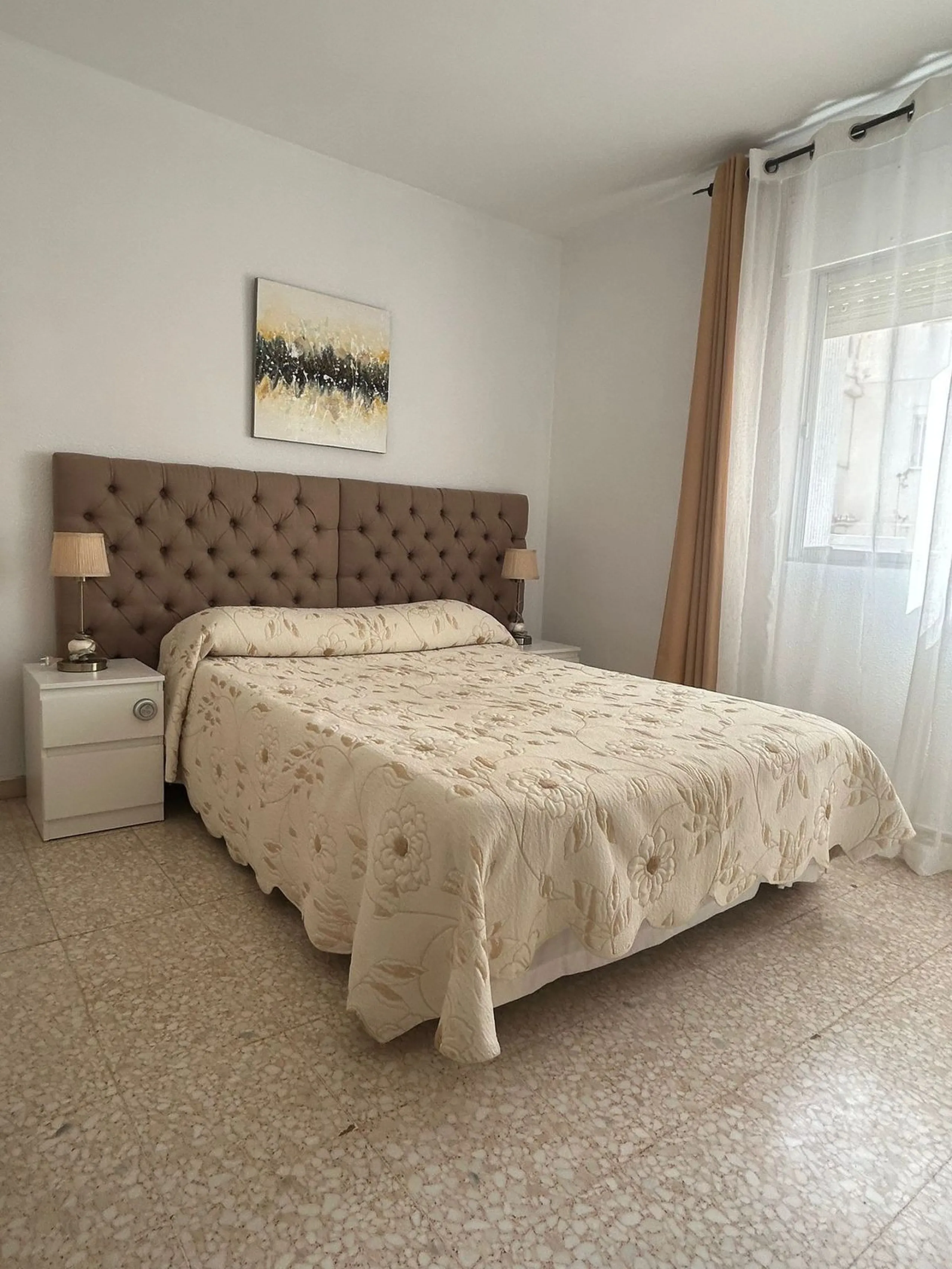 Discover your new home in Estepona! This wonderful apartment in the Tres Banderas development is the perfect opportunity to enjoy life near the beach. Just a five-minute walk from the coast, this bright first-floor apartment features four spacious bedroom