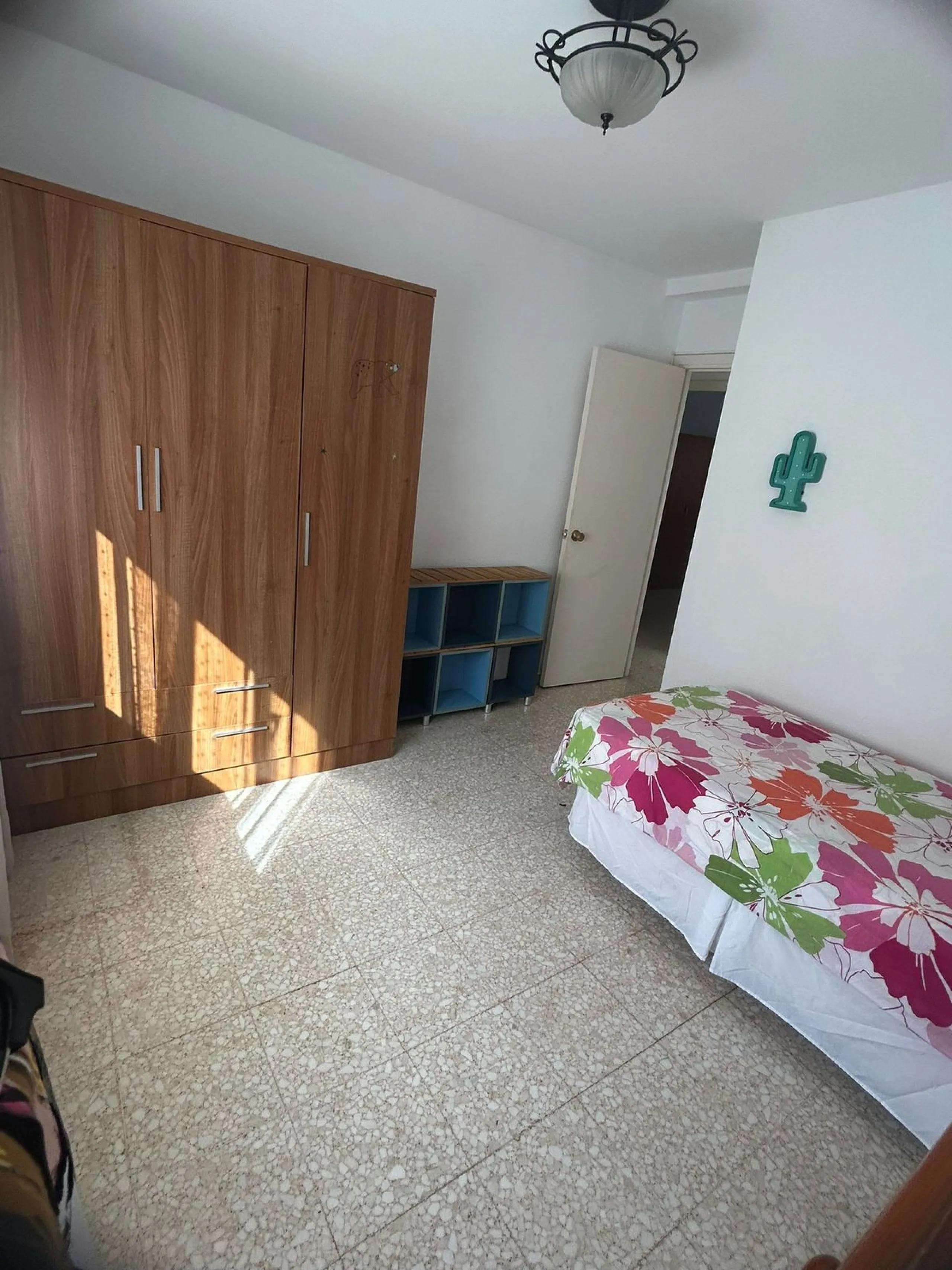 Discover your new home in Estepona! This wonderful apartment in the Tres Banderas development is the perfect opportunity to enjoy life near the beach. Just a five-minute walk from the coast, this bright first-floor apartment features four spacious bedroom