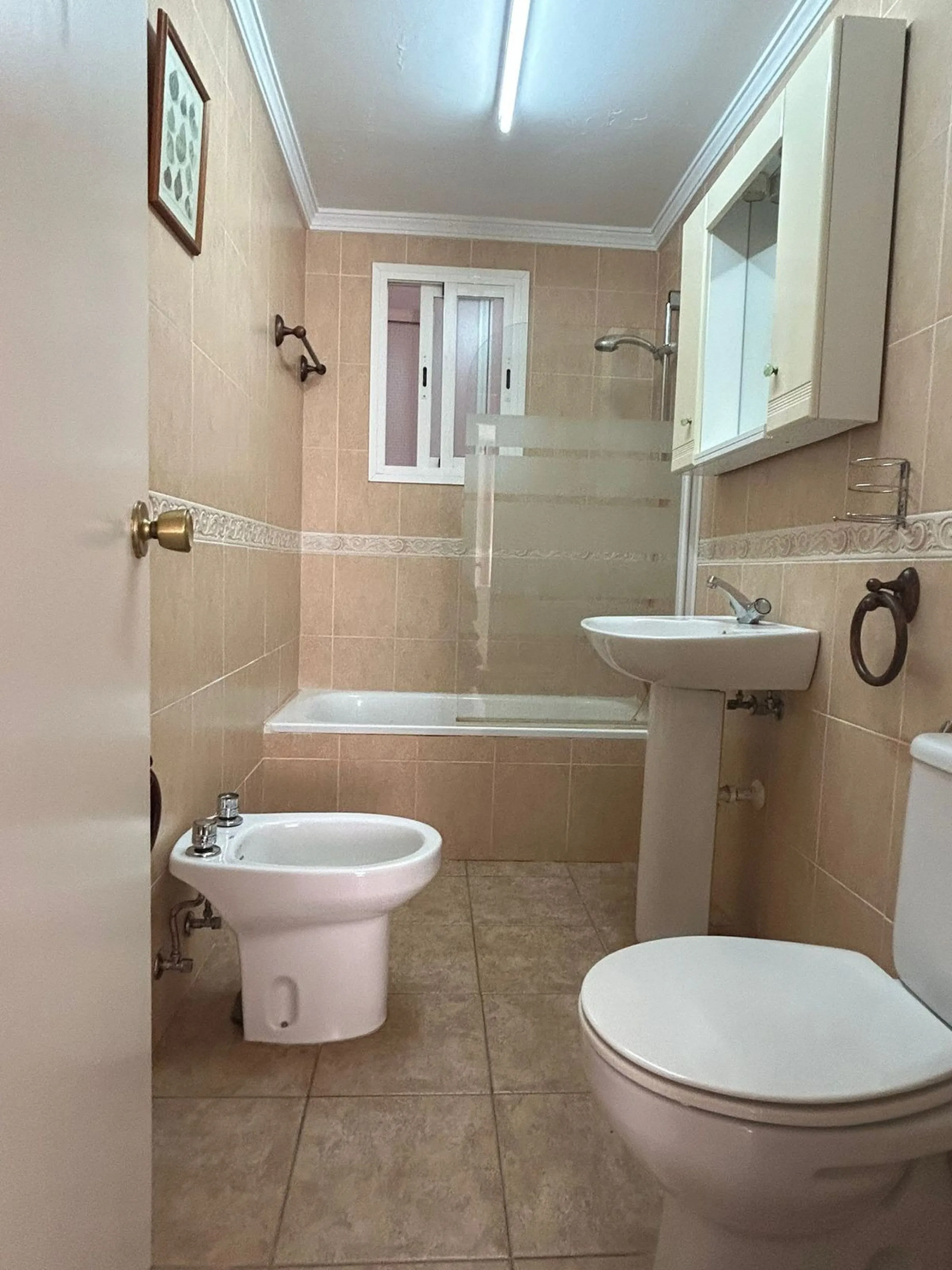 Discover your new home in Estepona! This wonderful apartment in the Tres Banderas development is the perfect opportunity to enjoy life near the beach. Just a five-minute walk from the coast, this bright first-floor apartment features four spacious bedroom