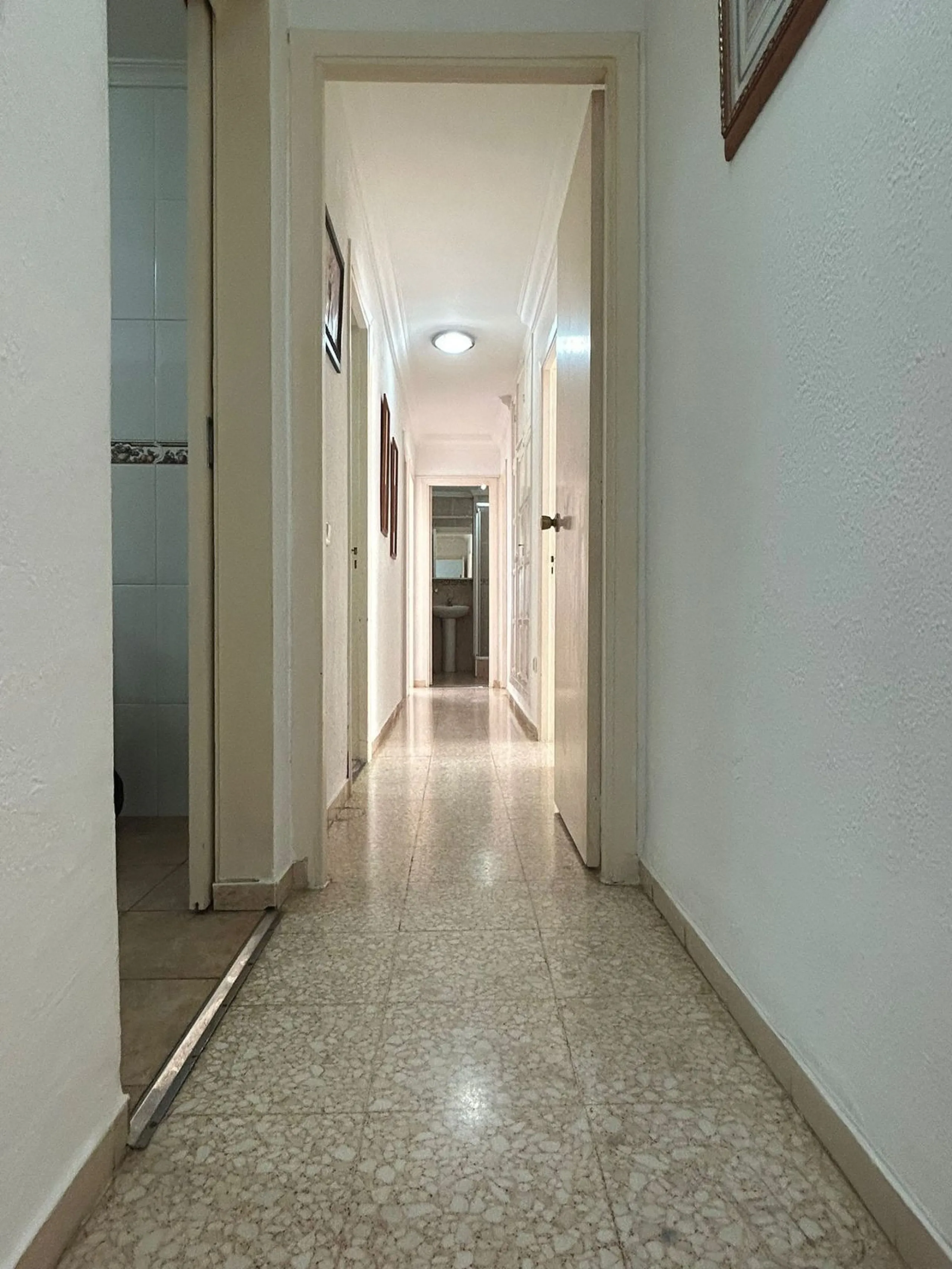 Discover your new home in Estepona! This wonderful apartment in the Tres Banderas development is the perfect opportunity to enjoy life near the beach. Just a five-minute walk from the coast, this bright first-floor apartment features four spacious bedroom