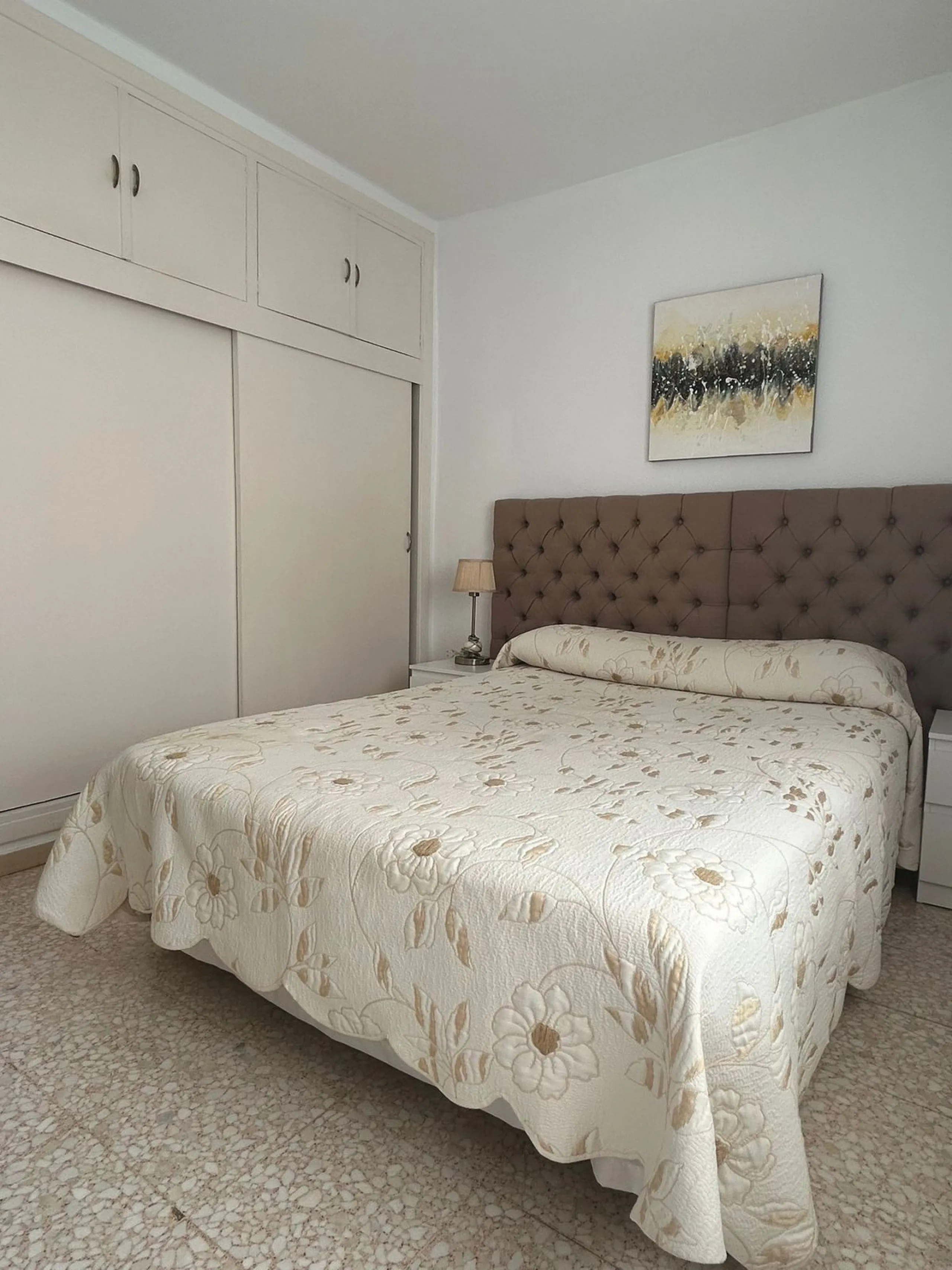 Discover your new home in Estepona! This wonderful apartment in the Tres Banderas development is the perfect opportunity to enjoy life near the beach. Just a five-minute walk from the coast, this bright first-floor apartment features four spacious bedroom
