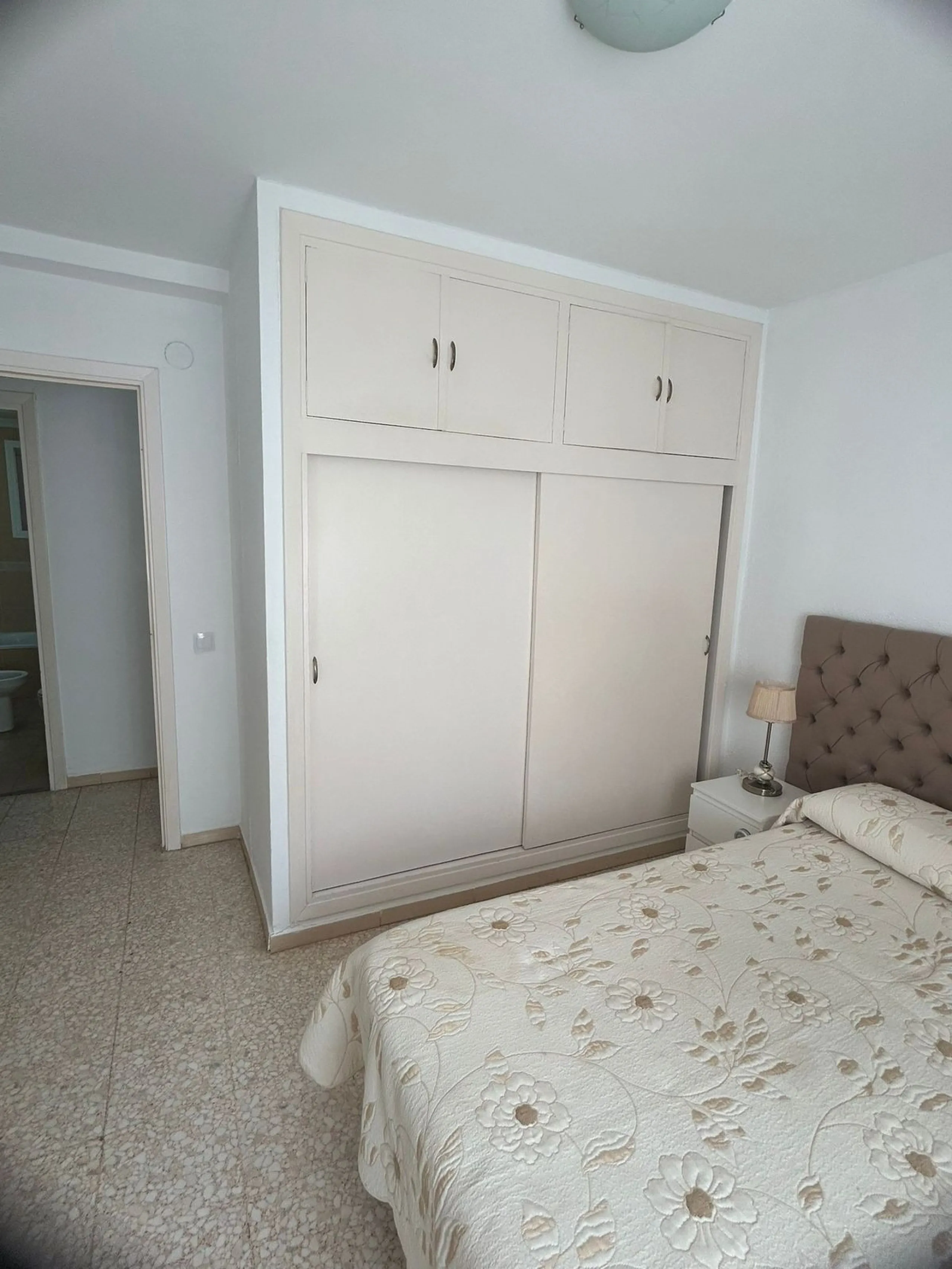 Discover your new home in Estepona! This wonderful apartment in the Tres Banderas development is the perfect opportunity to enjoy life near the beach. Just a five-minute walk from the coast, this bright first-floor apartment features four spacious bedroom