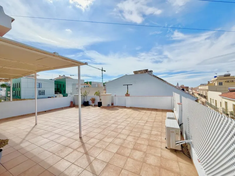 House - Townhouse в продаже в Fuengirola, Málaga. В доме 3 спален и 1 ванных комнат. Площадь дома 103 м²