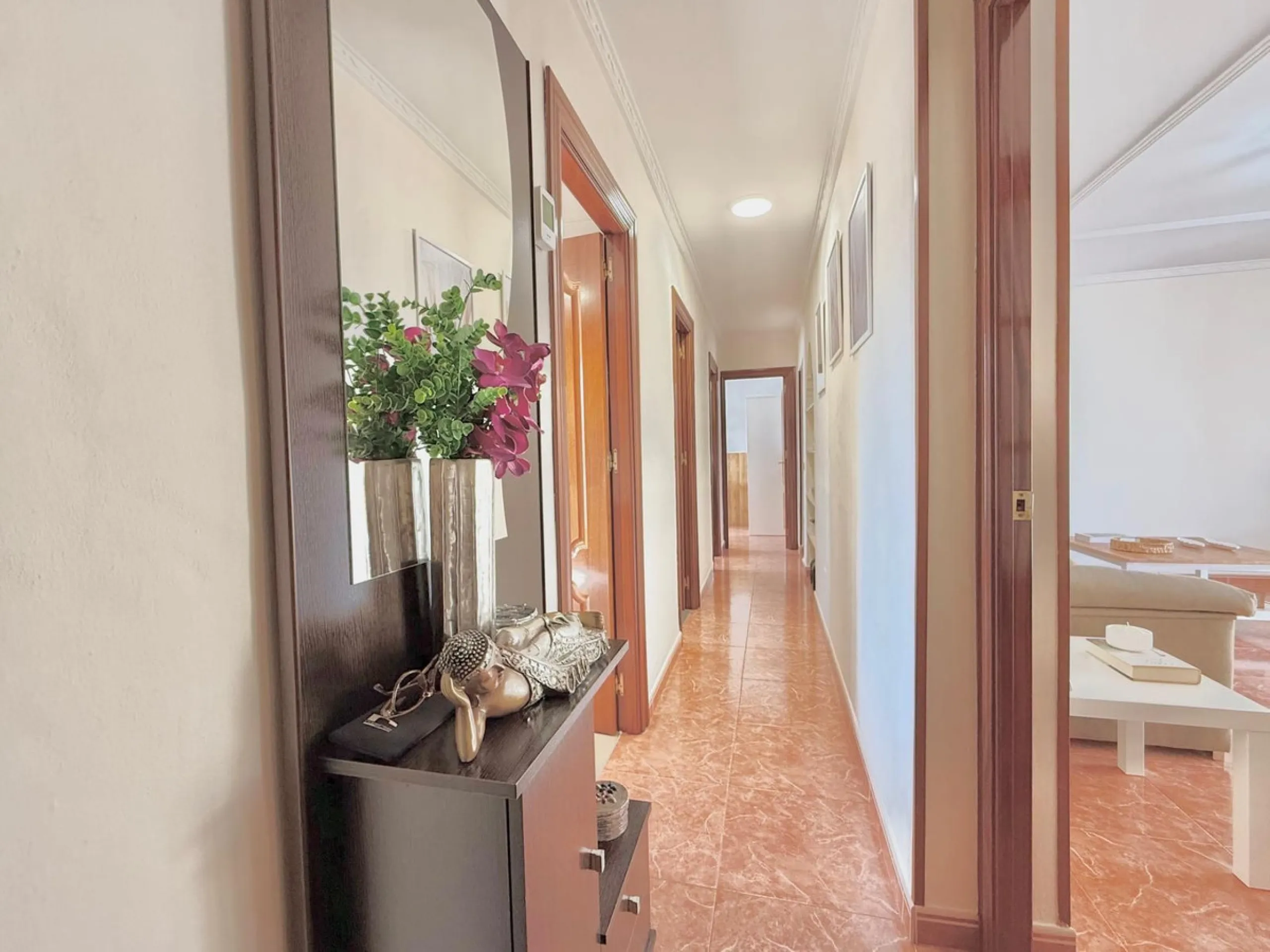 House - Townhouse в продаже в Fuengirola, Málaga. В доме 3 спален и 1 ванных комнат. Площадь дома 103 м²