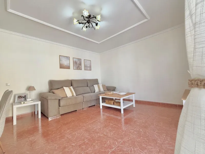 House - Townhouse в продаже в Fuengirola, Málaga. В доме 3 спален и 1 ванных комнат. Площадь дома 103 м²
