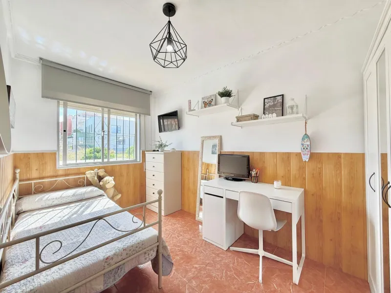 House - Townhouse в продаже в Fuengirola, Málaga. В доме 3 спален и 1 ванных комнат. Площадь дома 103 м²