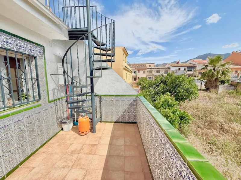 House - Townhouse в продаже в Fuengirola, Málaga. В доме 3 спален и 1 ванных комнат. Площадь дома 103 м²