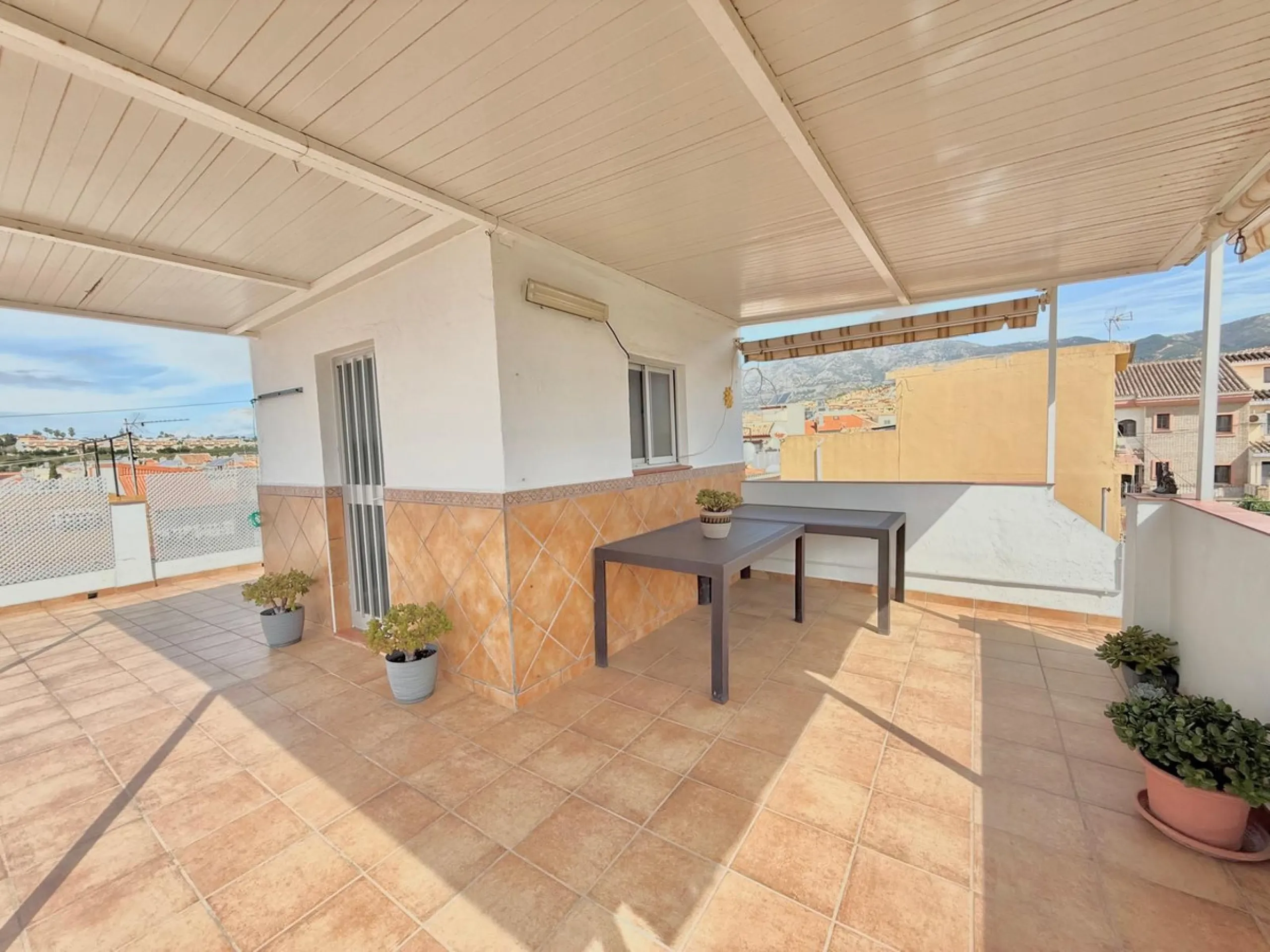 House - Townhouse в продаже в Fuengirola, Málaga. В доме 3 спален и 1 ванных комнат. Площадь дома 103 м²