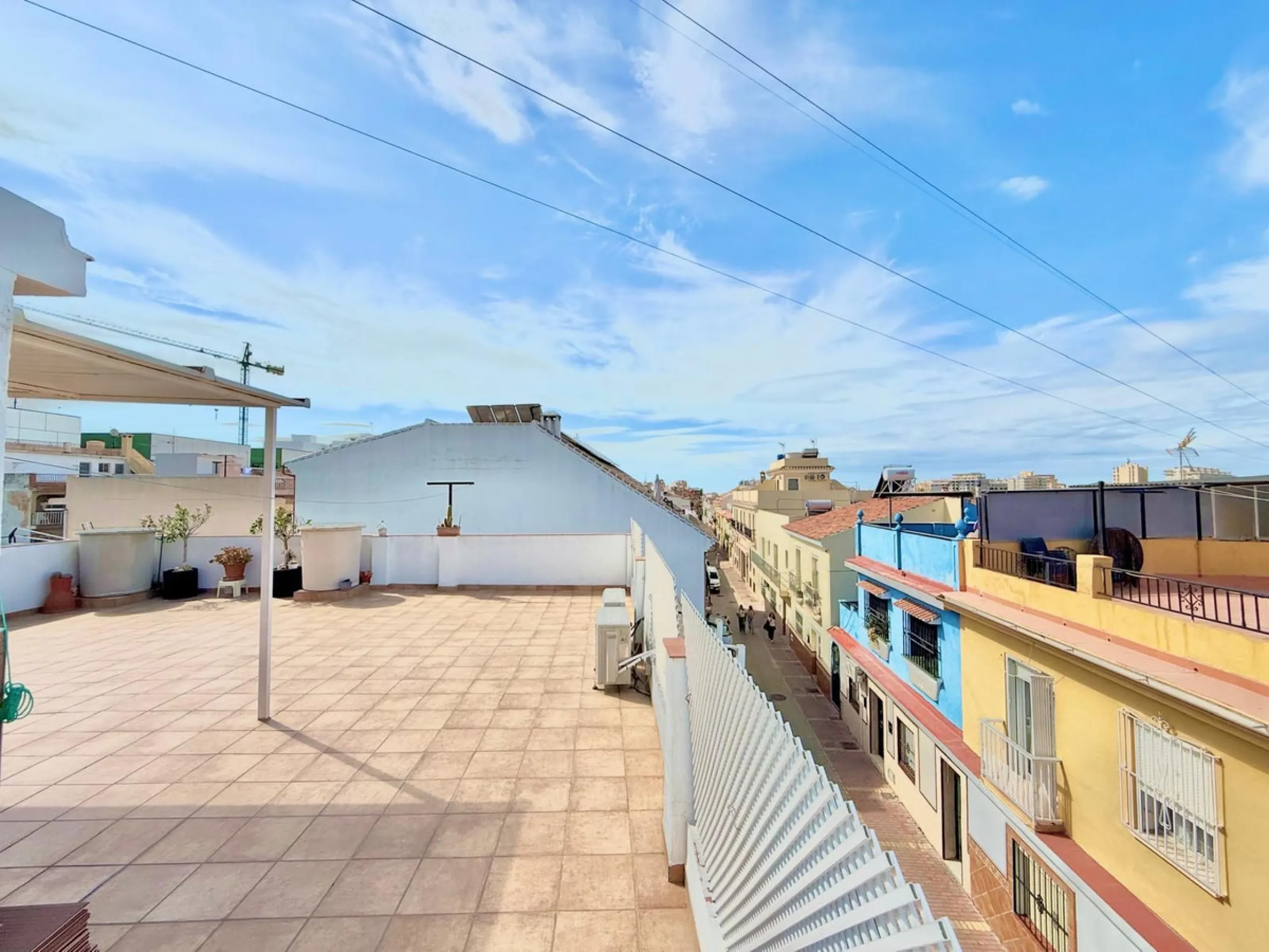 House - Townhouse в продаже в Fuengirola, Málaga. В доме 3 спален и 1 ванных комнат. Площадь дома 103 м²