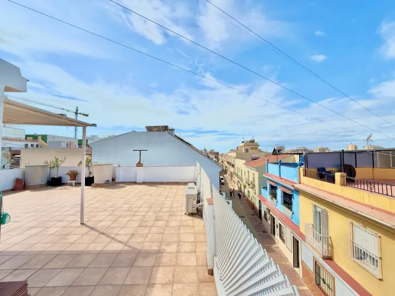 House - Townhouse в продаже в Fuengirola, Málaga. В доме 3 спален и 1 ванных комнат. Площадь дома 103 м²