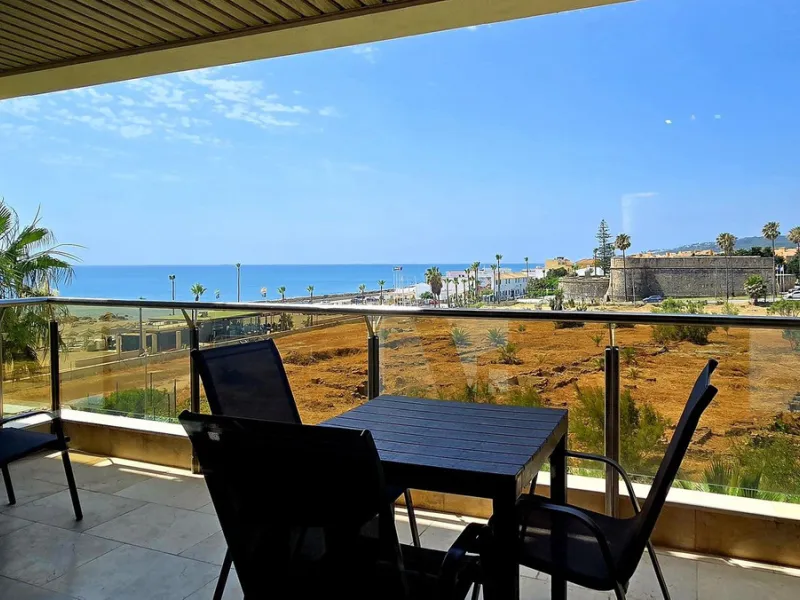 Beachfront Apartment, La Duquesa — Costa del Sol. Superb investment as a holiday rental apartment.