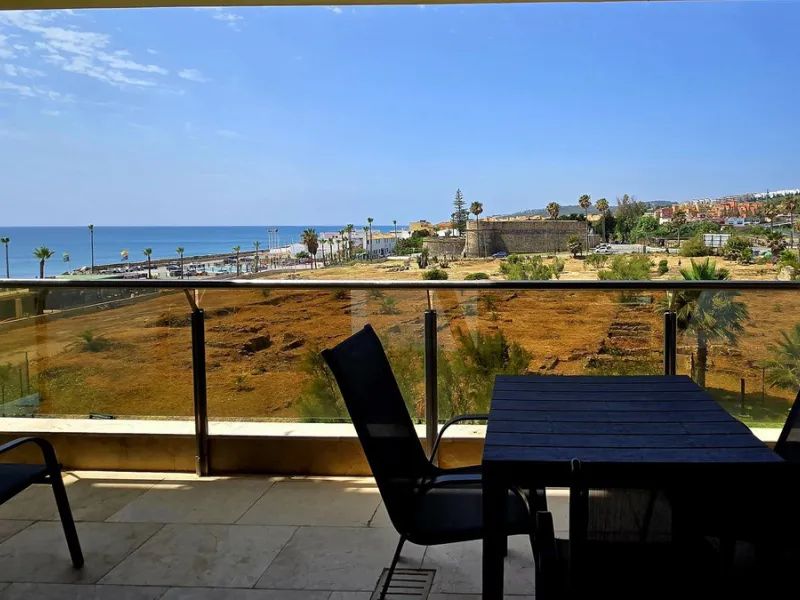 Beachfront Apartment, La Duquesa — Costa del Sol. Superb investment as a holiday rental apartment.