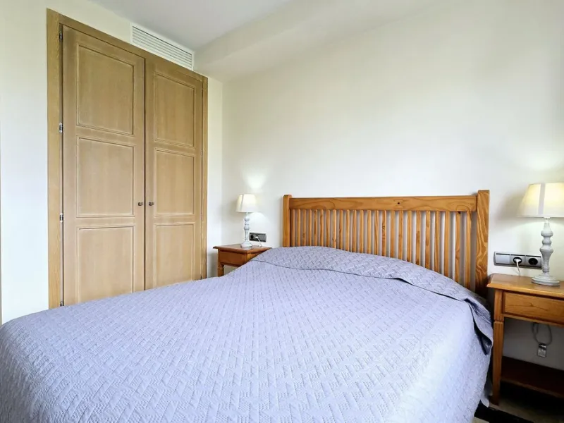 Beachfront Apartment, La Duquesa — Costa del Sol. Superb investment as a holiday rental apartment.