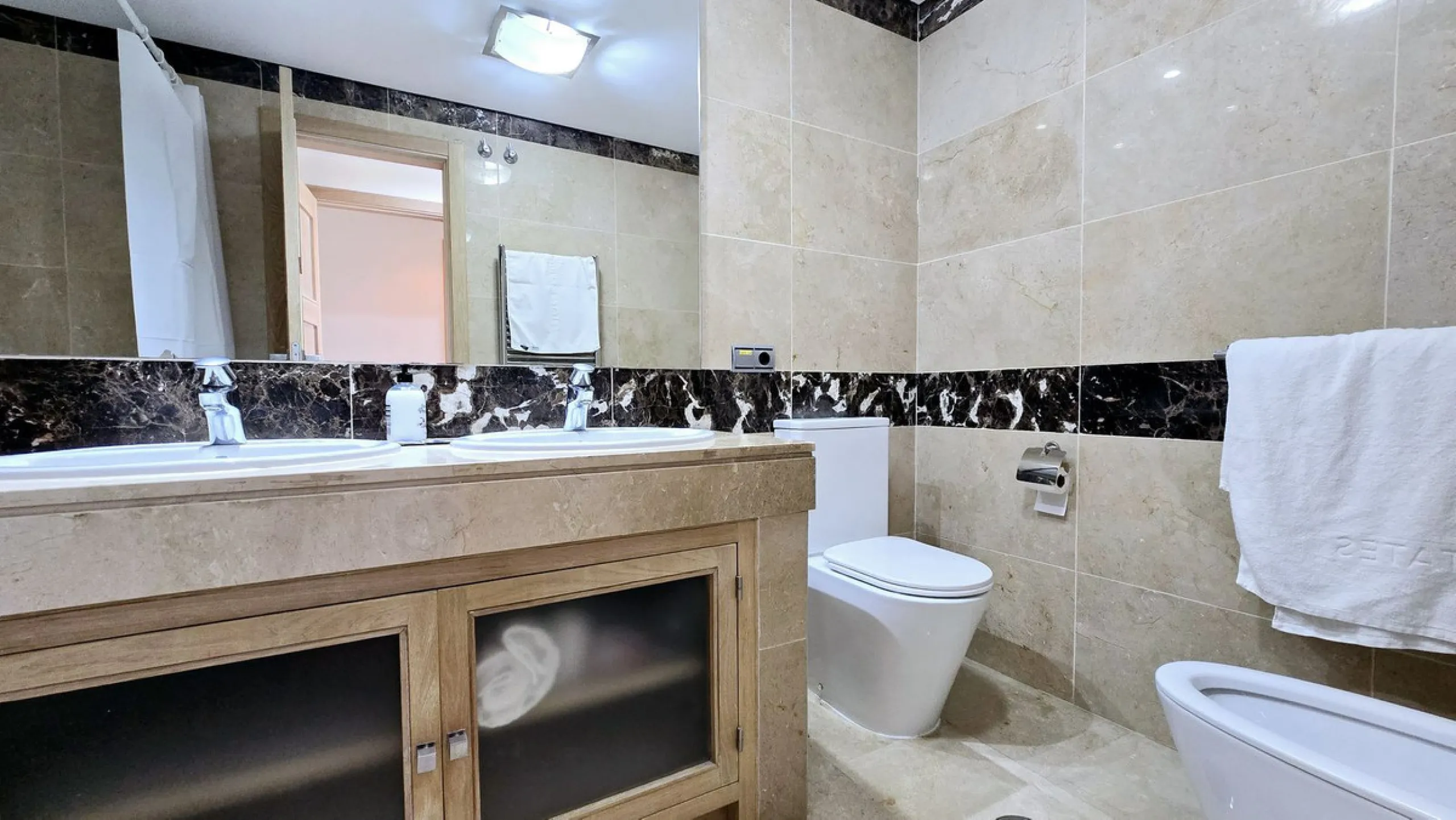 Beachfront Apartment, La Duquesa — Costa del Sol. Superb investment as a holiday rental apartment.