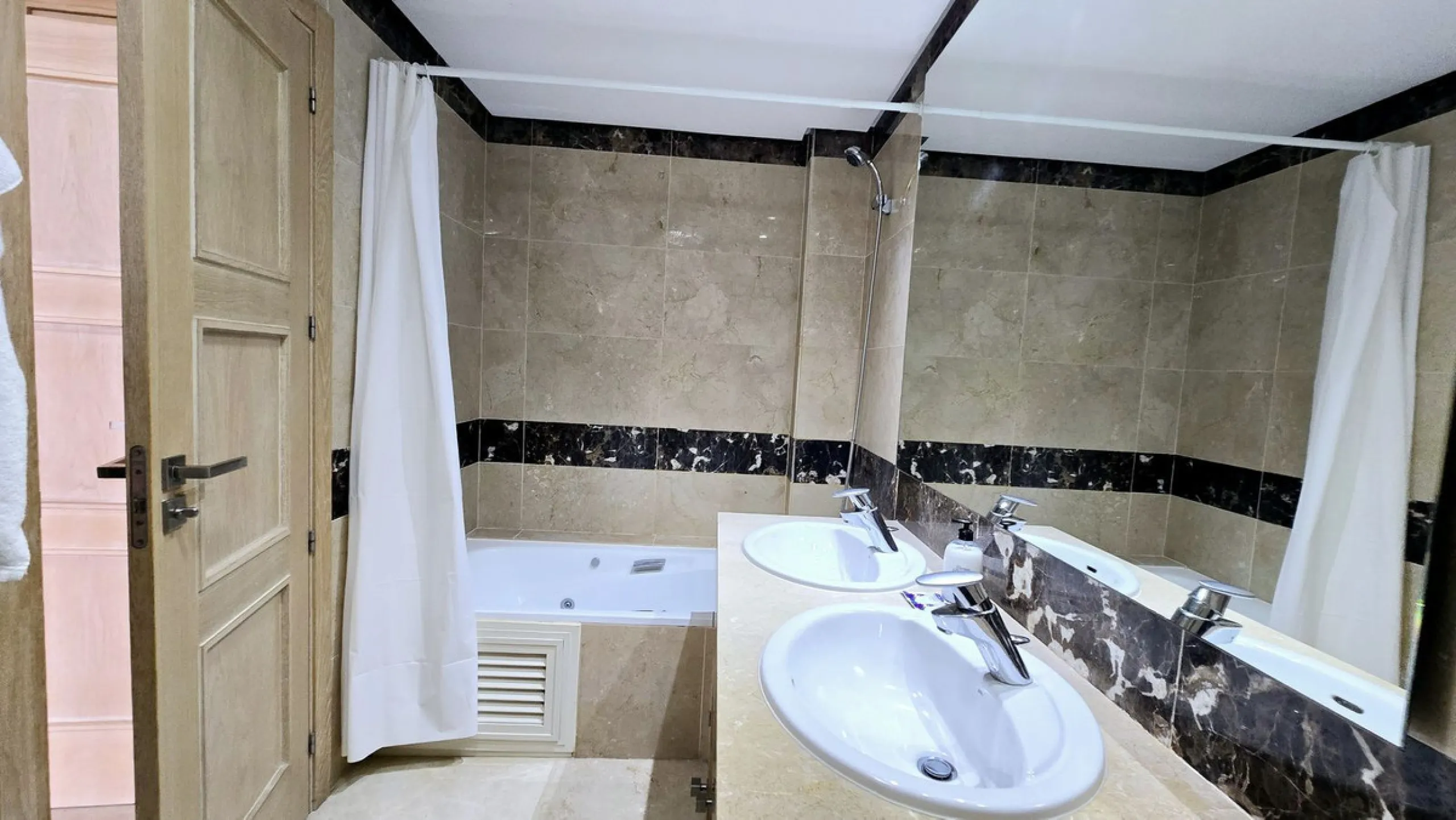 Beachfront Apartment, La Duquesa — Costa del Sol. Superb investment as a holiday rental apartment.