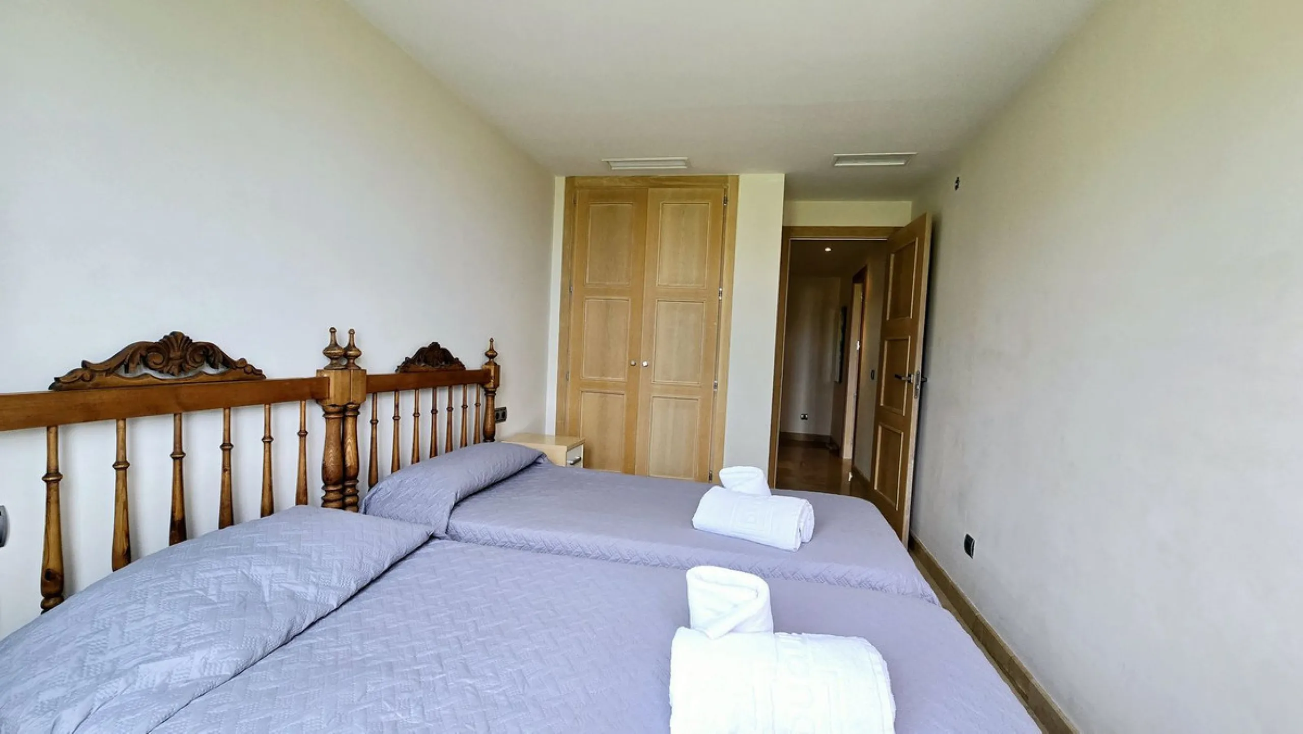 Beachfront Apartment, La Duquesa — Costa del Sol. Superb investment as a holiday rental apartment.