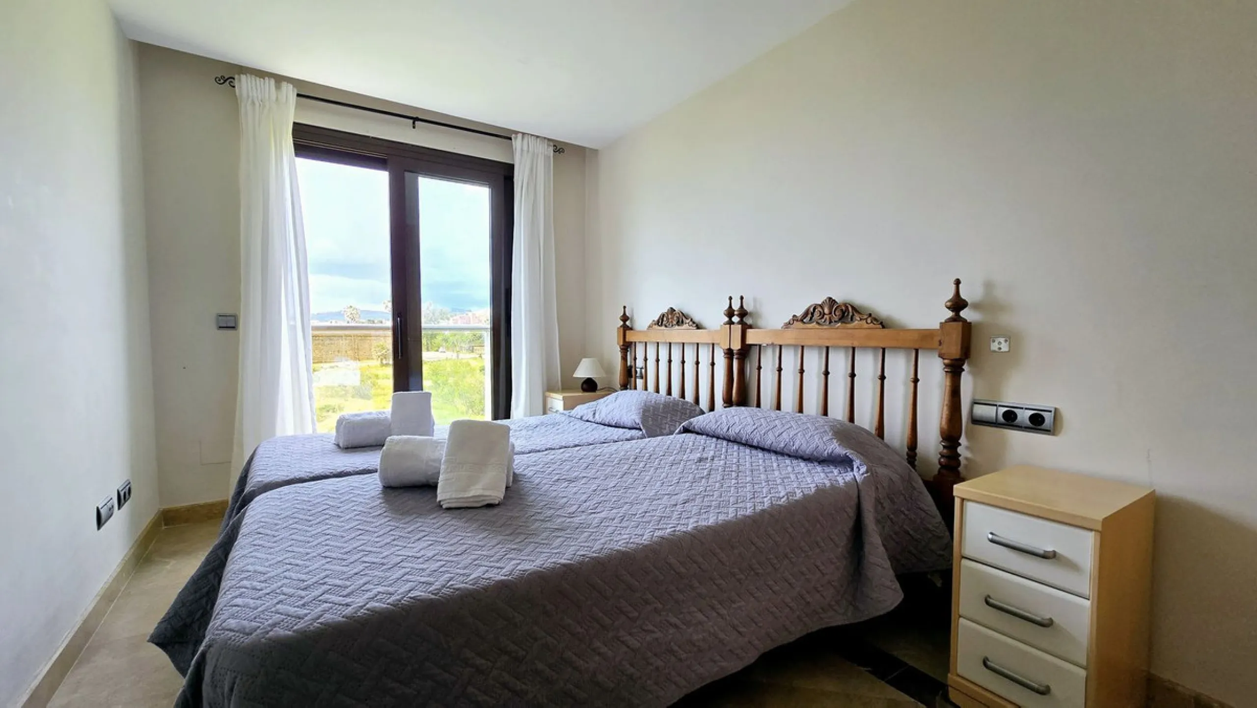 Beachfront Apartment, La Duquesa — Costa del Sol. Superb investment as a holiday rental apartment.