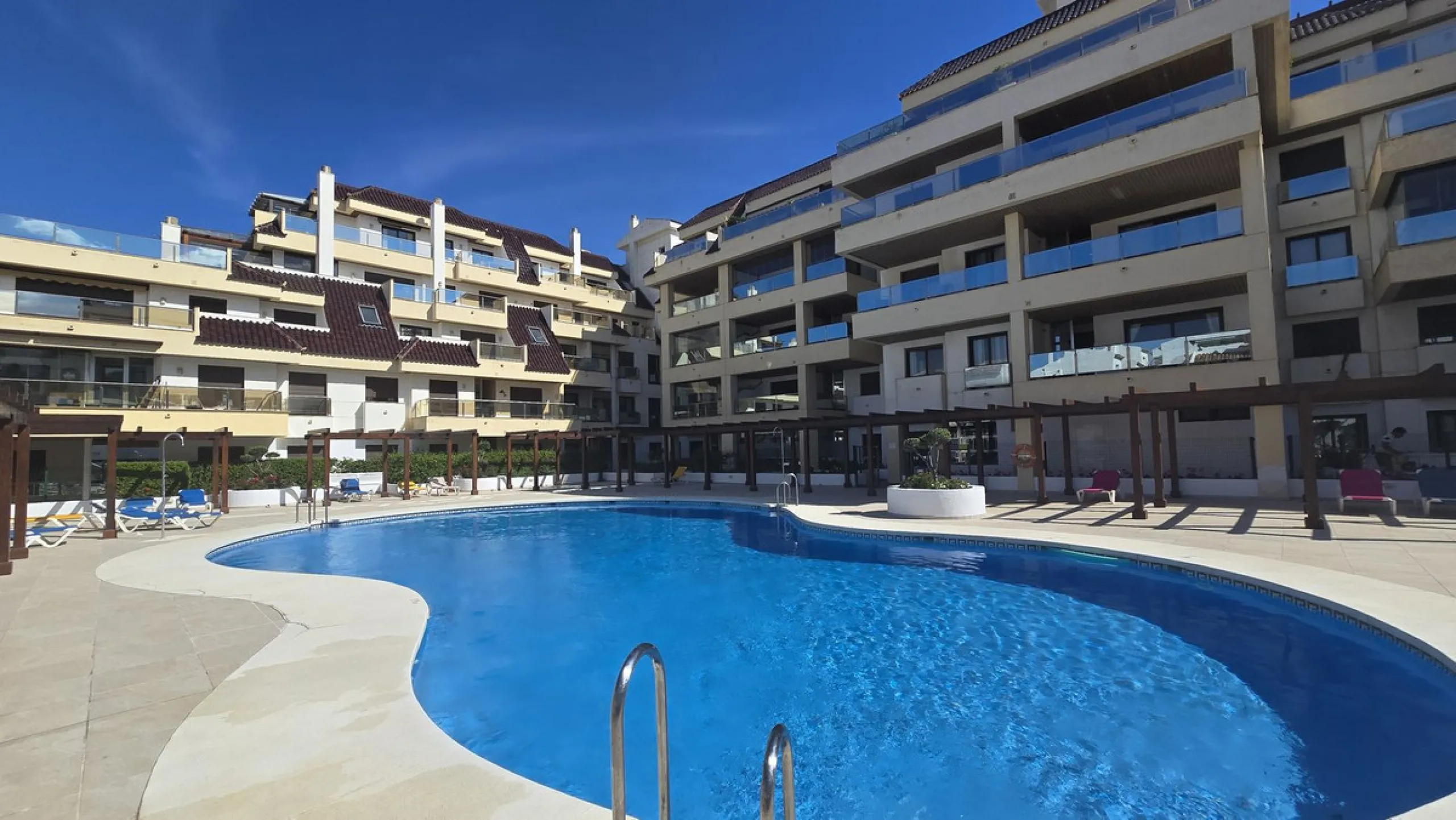 Beachfront Apartment, La Duquesa — Costa del Sol. Superb investment as a holiday rental apartment.
