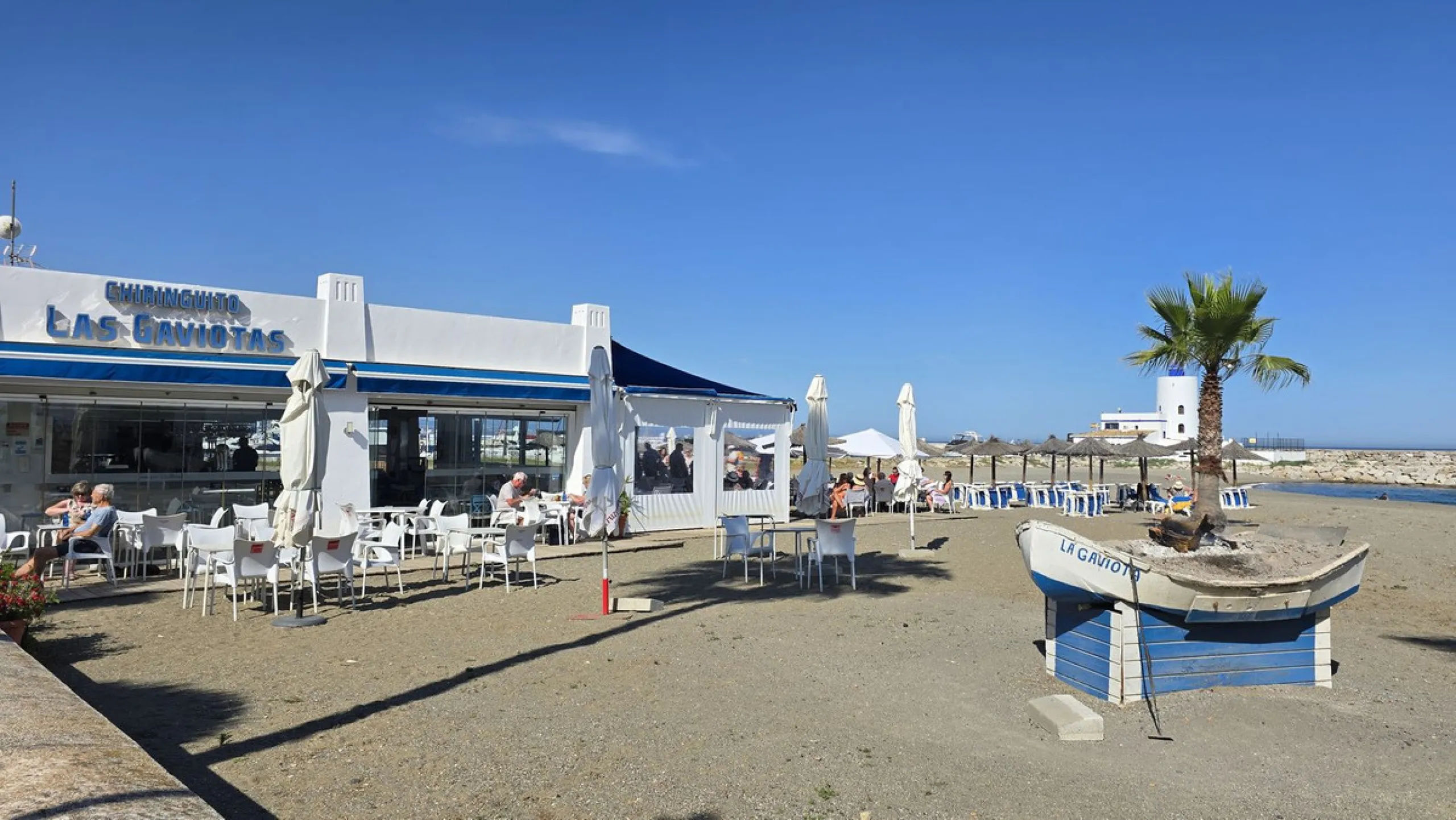 Beachfront Apartment, La Duquesa — Costa del Sol. Superb investment as a holiday rental apartment.