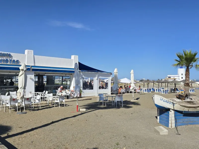 Beachfront Apartment, La Duquesa — Costa del Sol. Superb investment as a holiday rental apartment.