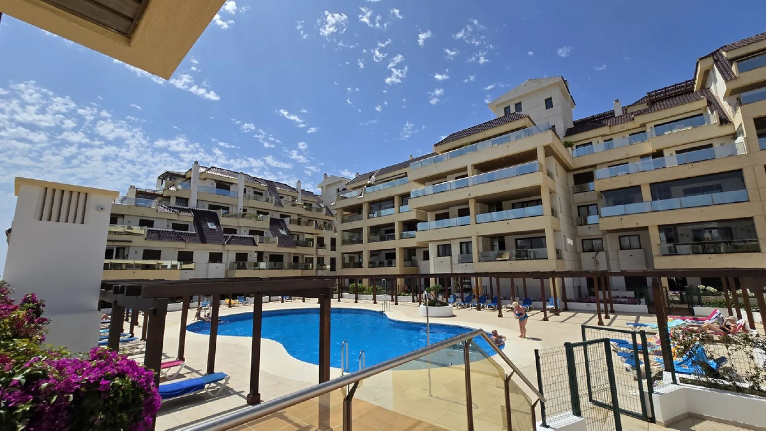 Beachfront Apartment, La Duquesa — Costa del Sol. Superb investment as a holiday rental apartment.