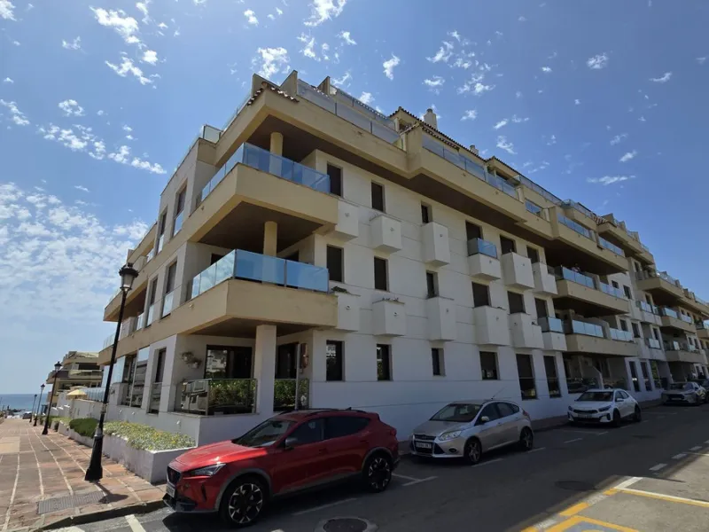 Beachfront Apartment, La Duquesa — Costa del Sol. Superb investment as a holiday rental apartment.