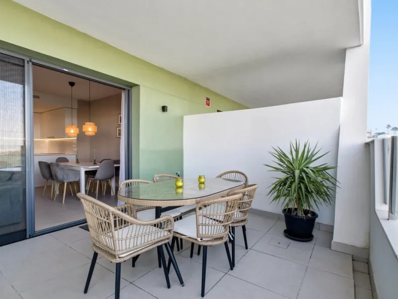 Moderne Wohnung mit zwei Schlafzimmern in Calanova Golf