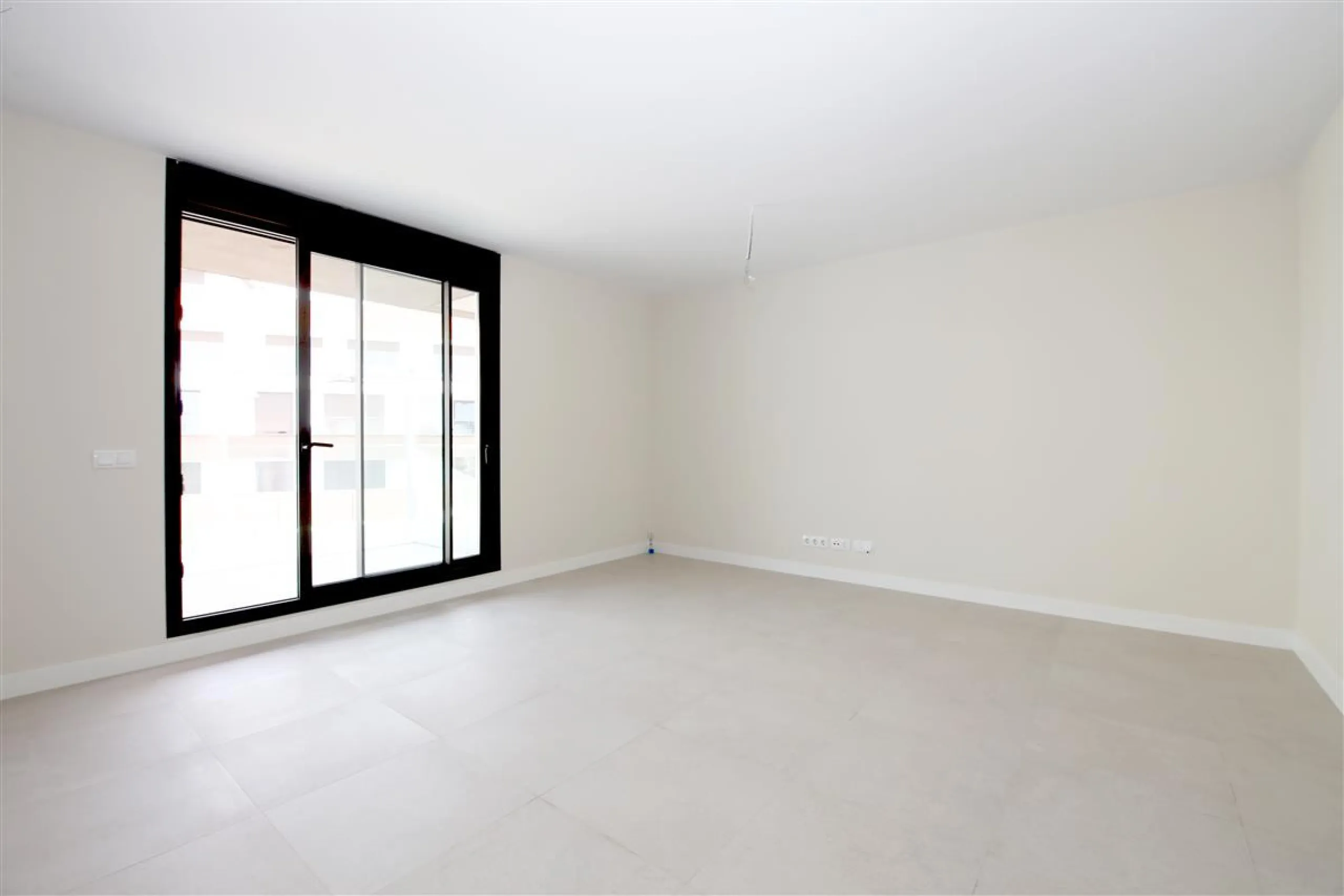Unique opportunity in Las Mesas - Calle Polonia!