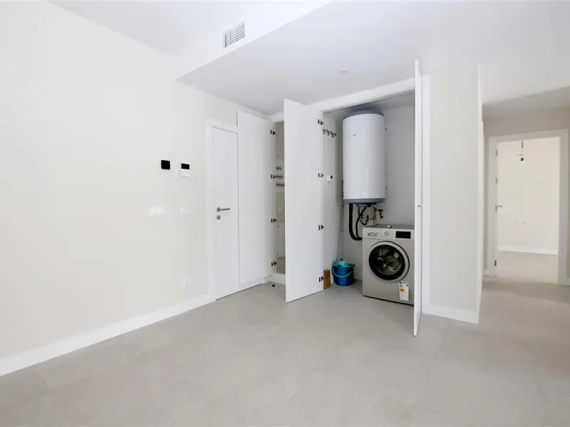 Unique opportunity in Las Mesas - Calle Polonia!