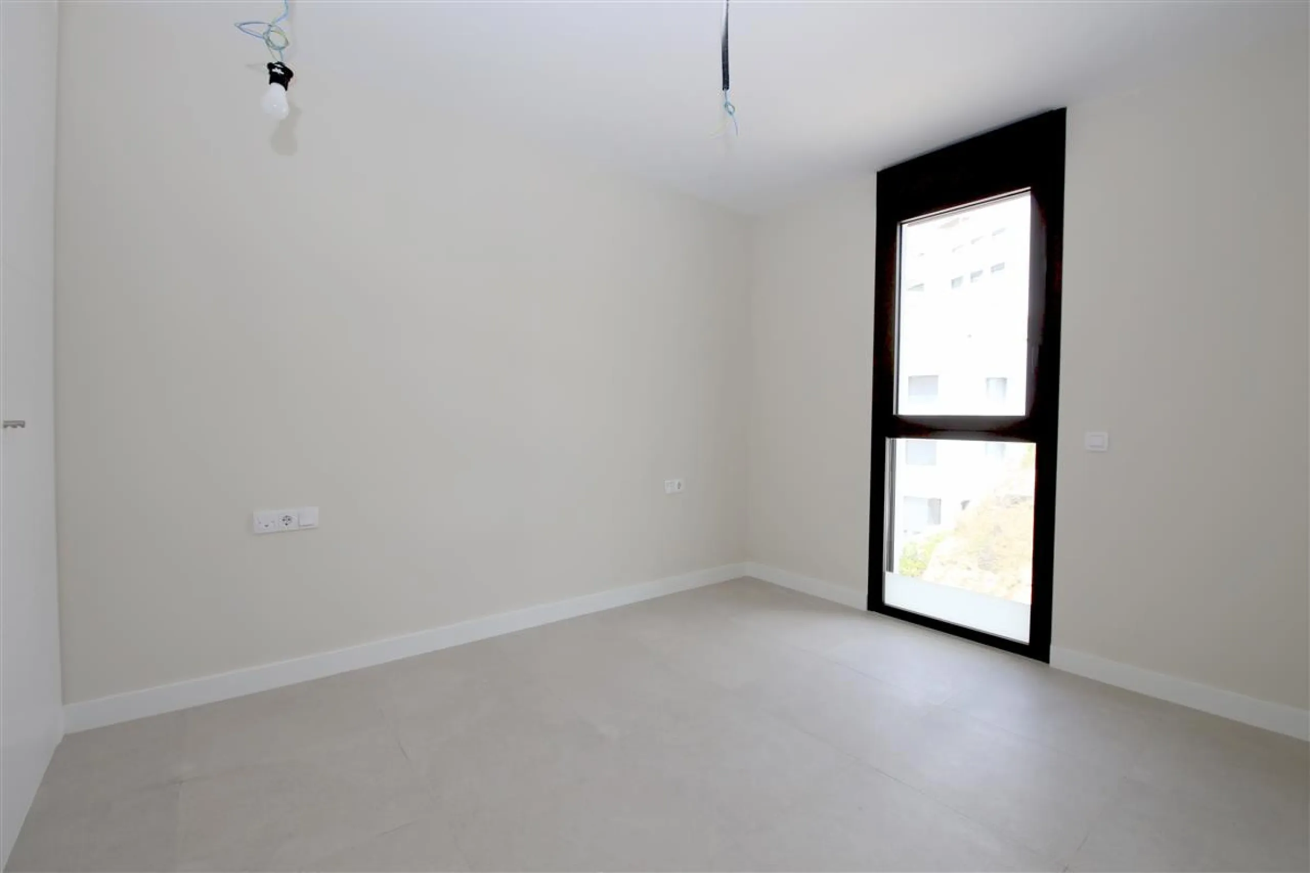 Unique opportunity in Las Mesas - Calle Polonia!
