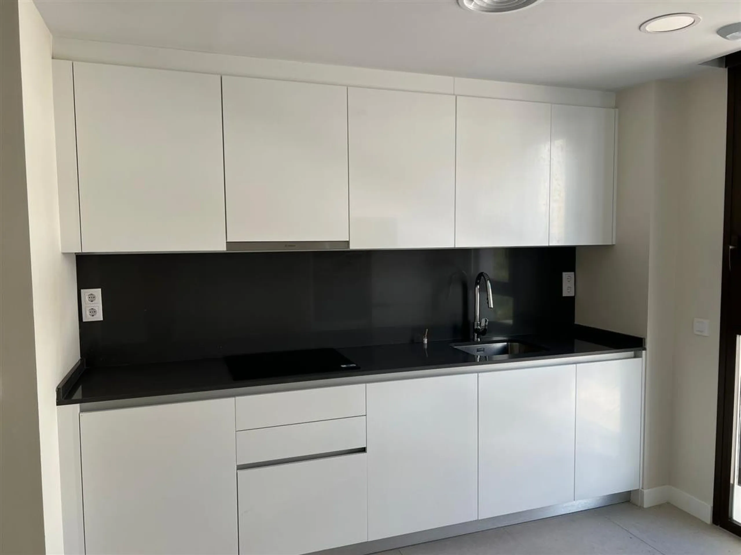 Unique opportunity in Las Mesas - Calle Polonia!