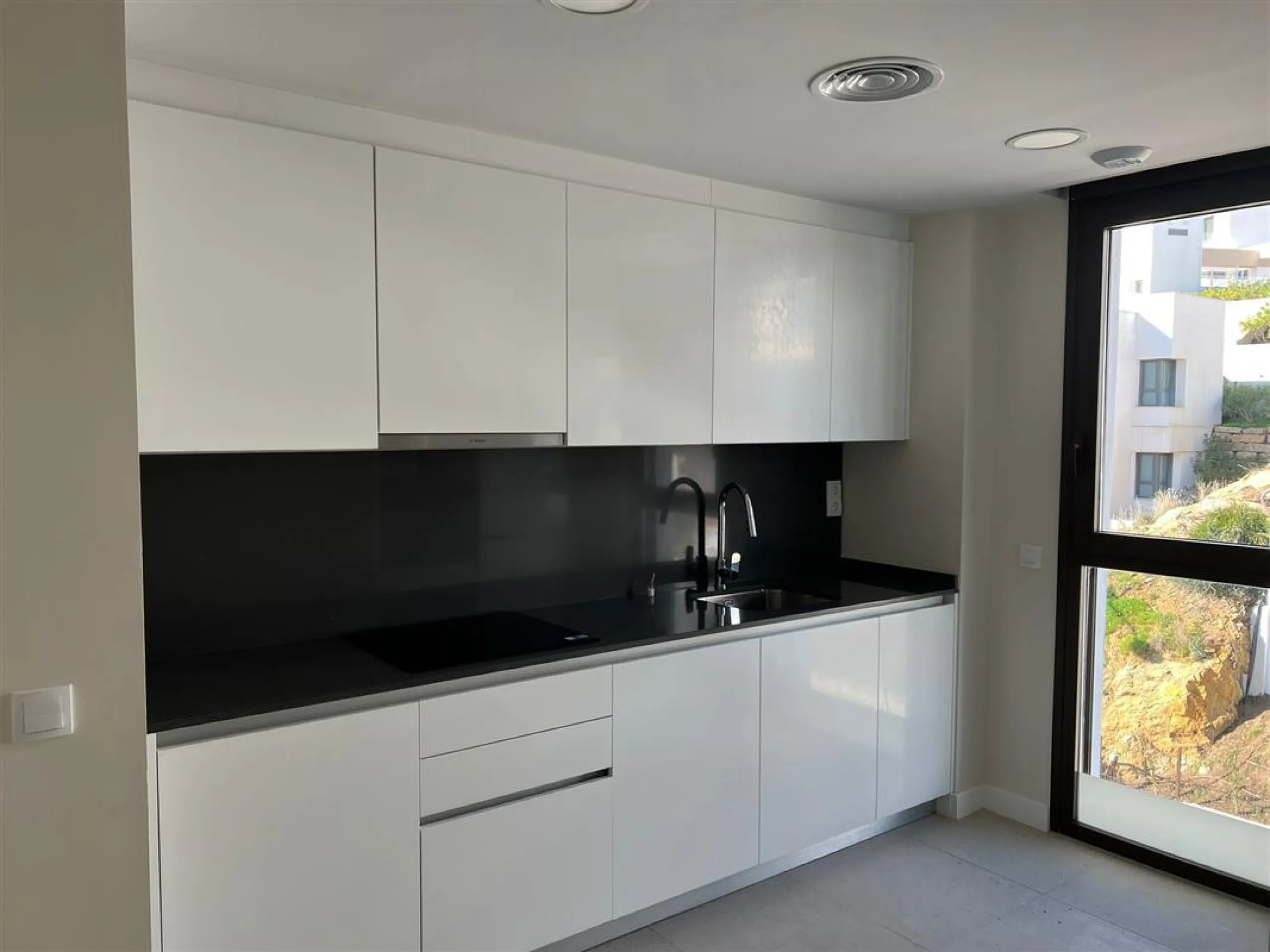 Unique opportunity in Las Mesas - Calle Polonia!