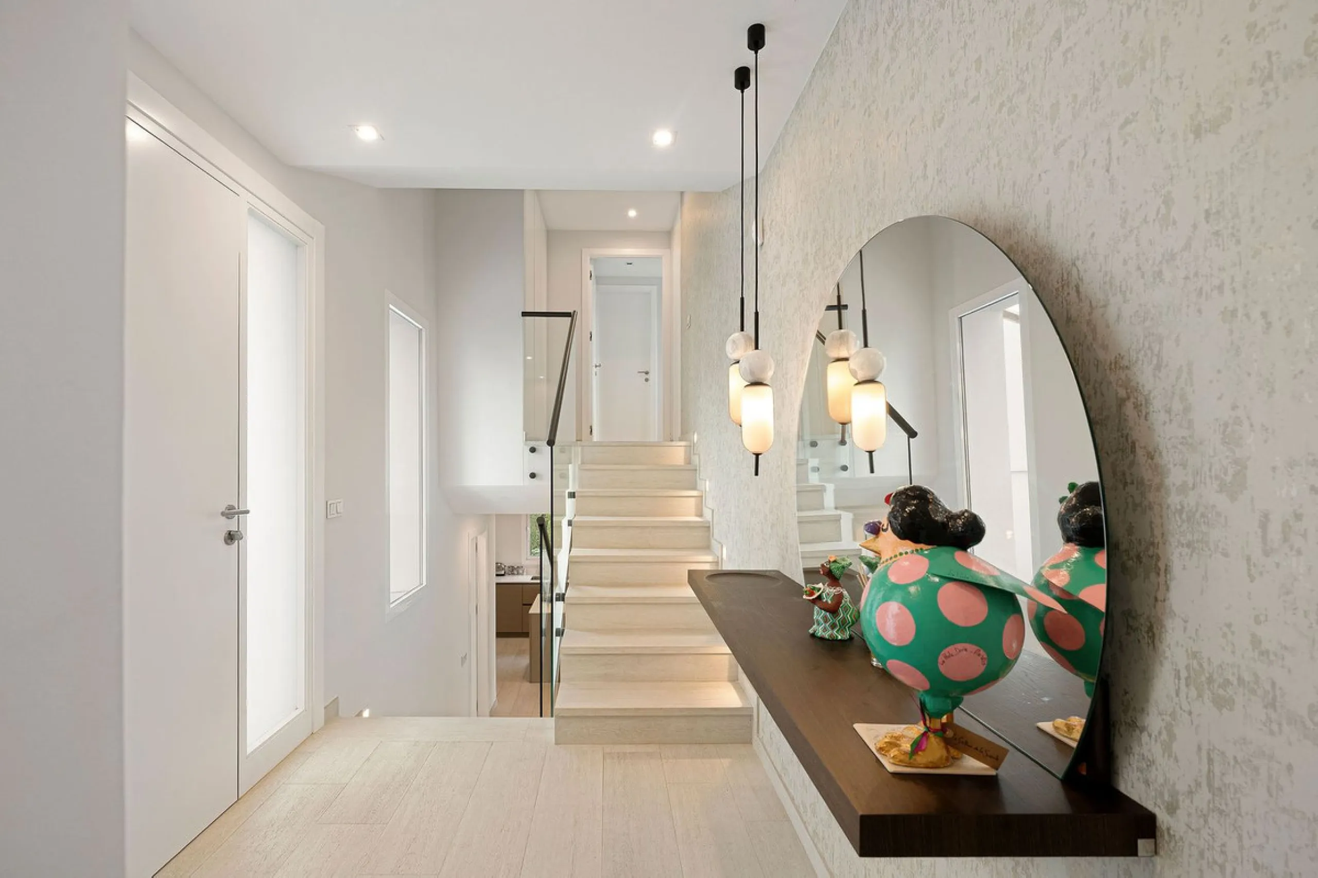 House - Detached Villa в продаже в Marbella, Málaga. В доме 5 спален и 4 ванных комнат. Площадь дома 306 м². Площадь участка 830 м²