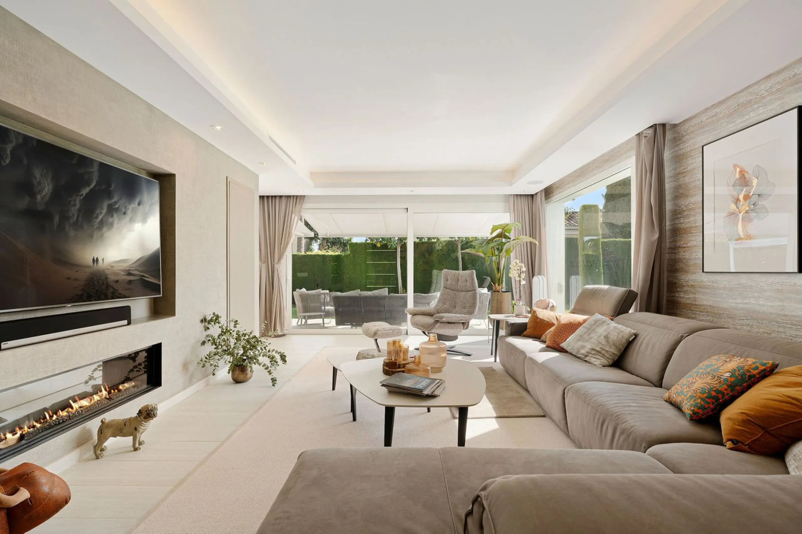 House - Detached Villa в продаже в Marbella, Málaga. В доме 5 спален и 4 ванных комнат. Площадь дома 306 м². Площадь участка 830 м²