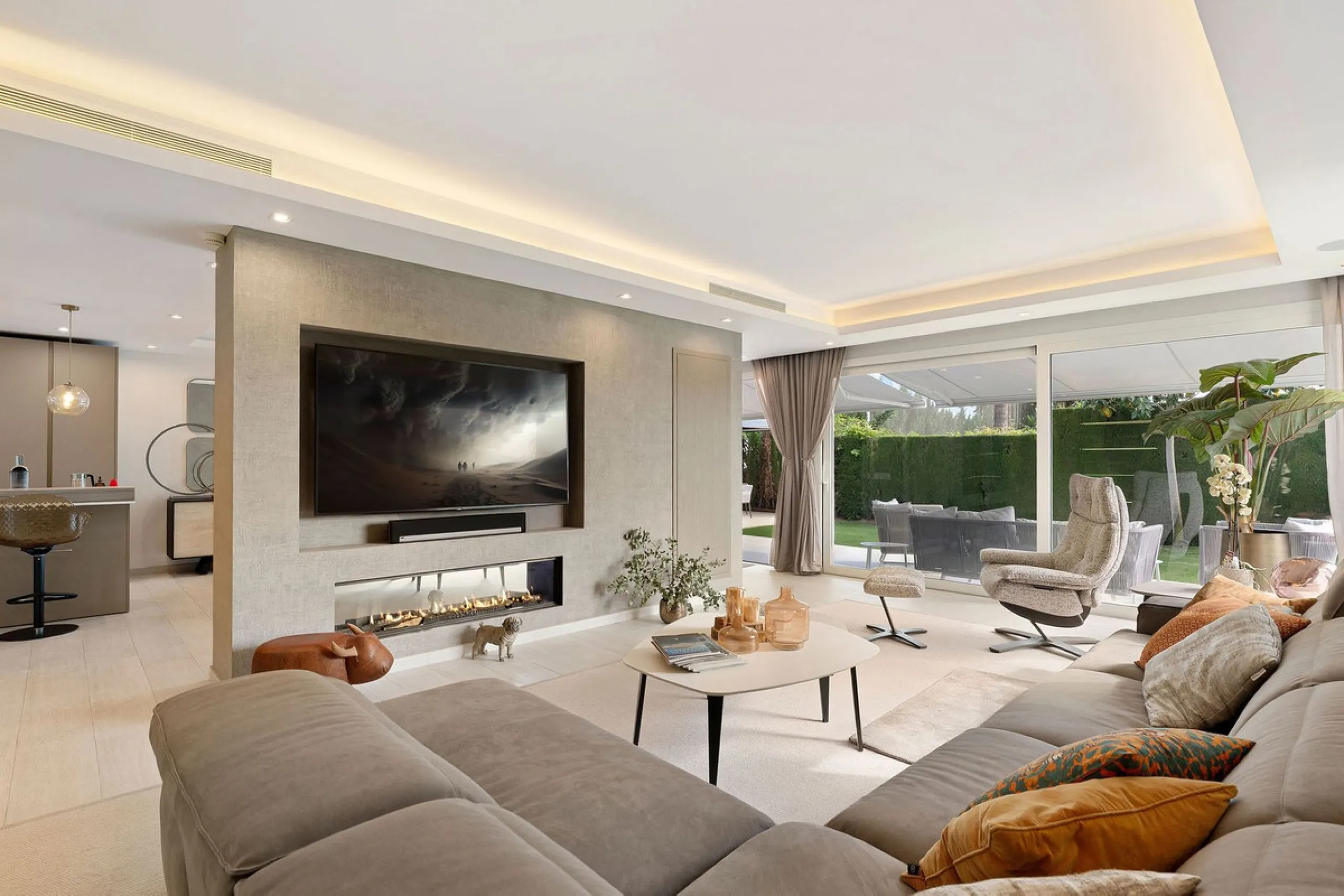 House - Detached Villa в продаже в Marbella, Málaga. В доме 5 спален и 4 ванных комнат. Площадь дома 306 м². Площадь участка 830 м²
