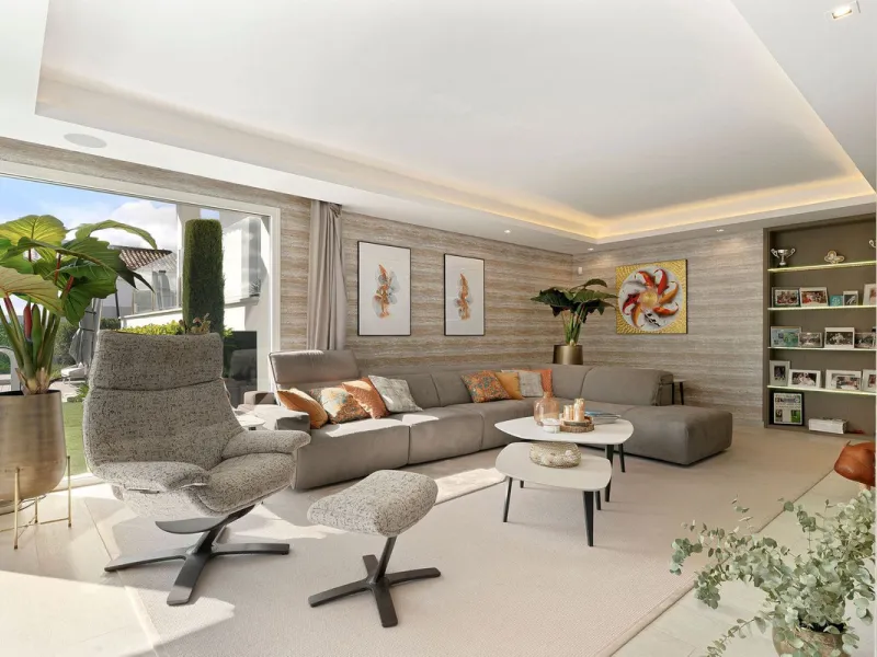 House - Detached Villa в продаже в Marbella, Málaga. В доме 5 спален и 4 ванных комнат. Площадь дома 306 м². Площадь участка 830 м²