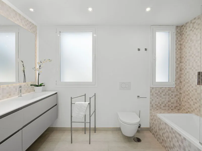 House - Detached Villa в продаже в Marbella, Málaga. В доме 5 спален и 4 ванных комнат. Площадь дома 306 м². Площадь участка 830 м²