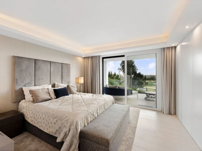 House - Detached Villa в продаже в Marbella, Málaga. В доме 5 спален и 4 ванных комнат. Площадь дома 306 м². Площадь участка 830 м²