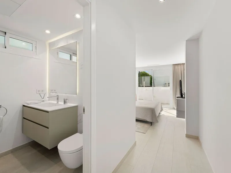 House - Detached Villa в продаже в Marbella, Málaga. В доме 5 спален и 4 ванных комнат. Площадь дома 306 м². Площадь участка 830 м²