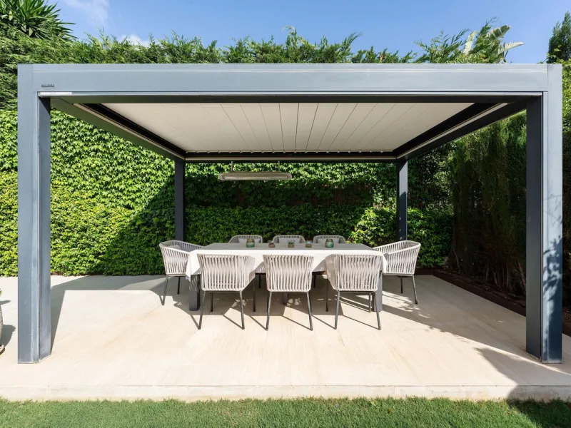 House - Detached Villa в продаже в Marbella, Málaga. В доме 5 спален и 4 ванных комнат. Площадь дома 306 м². Площадь участка 830 м²