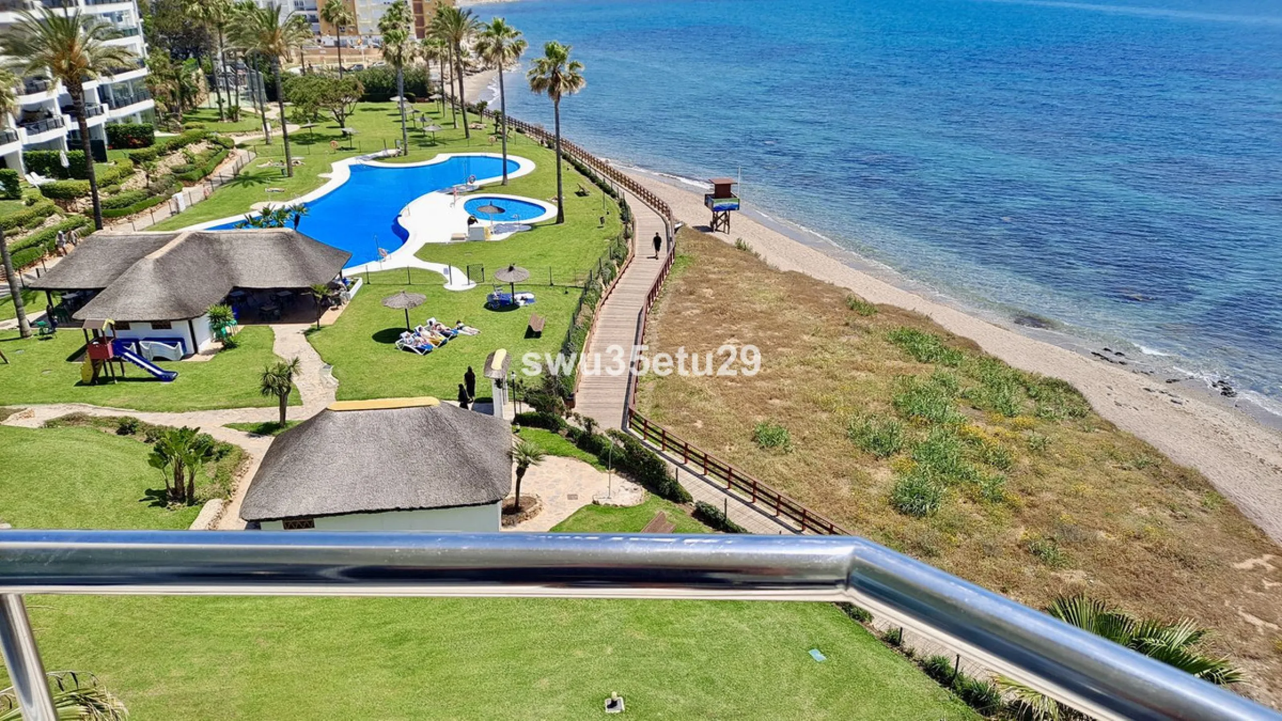 This fantastic first-line beach apartment with stunning sea views offers direct access to the communal gardens and beach.