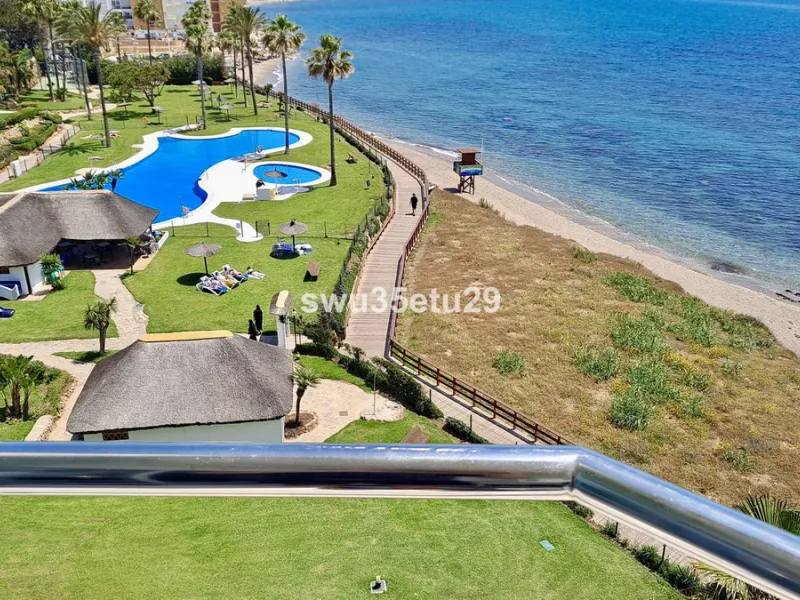 This fantastic first-line beach apartment with stunning sea views offers direct access to the communal gardens and beach.