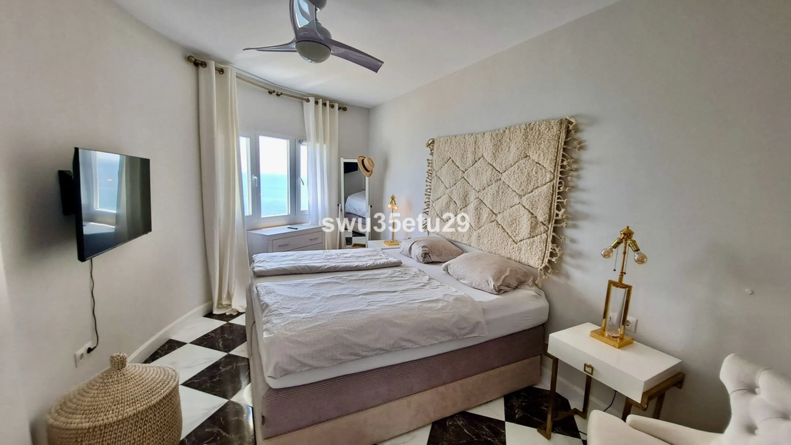 This fantastic first-line beach apartment with stunning sea views offers direct access to the communal gardens and beach.