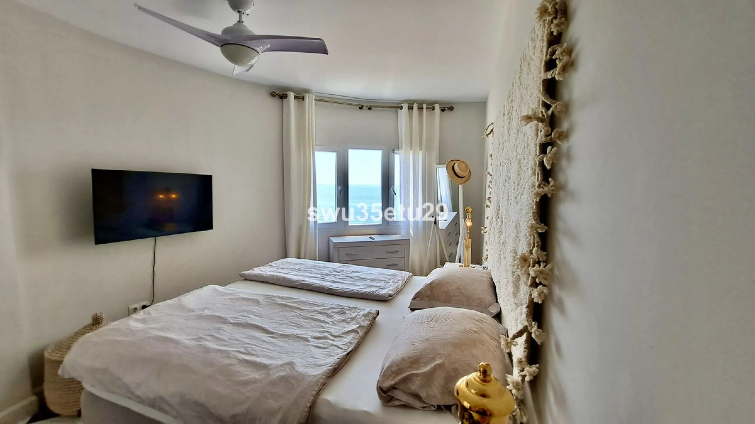 This fantastic first-line beach apartment with stunning sea views offers direct access to the communal gardens and beach.