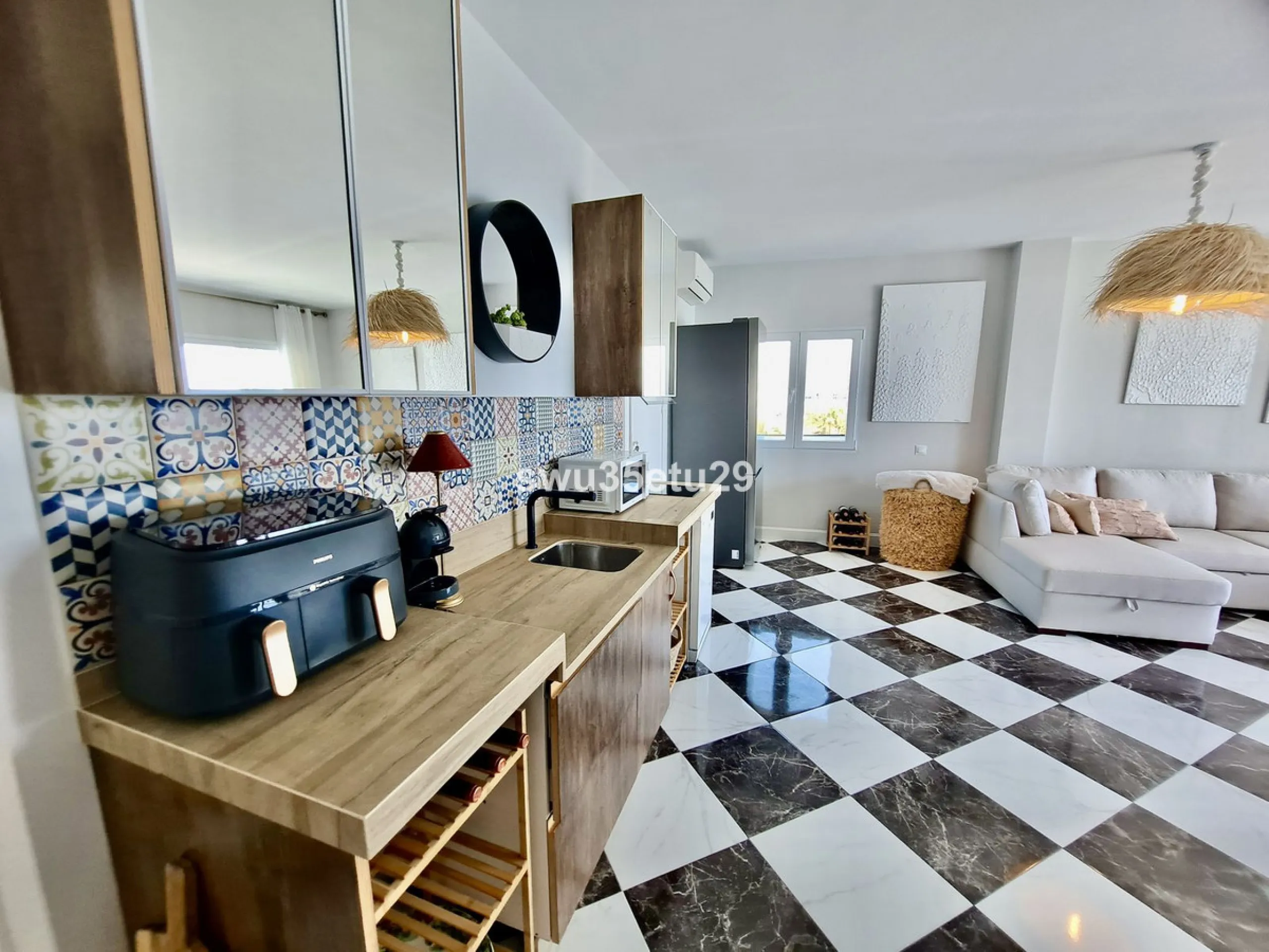 This fantastic first-line beach apartment with stunning sea views offers direct access to the communal gardens and beach.