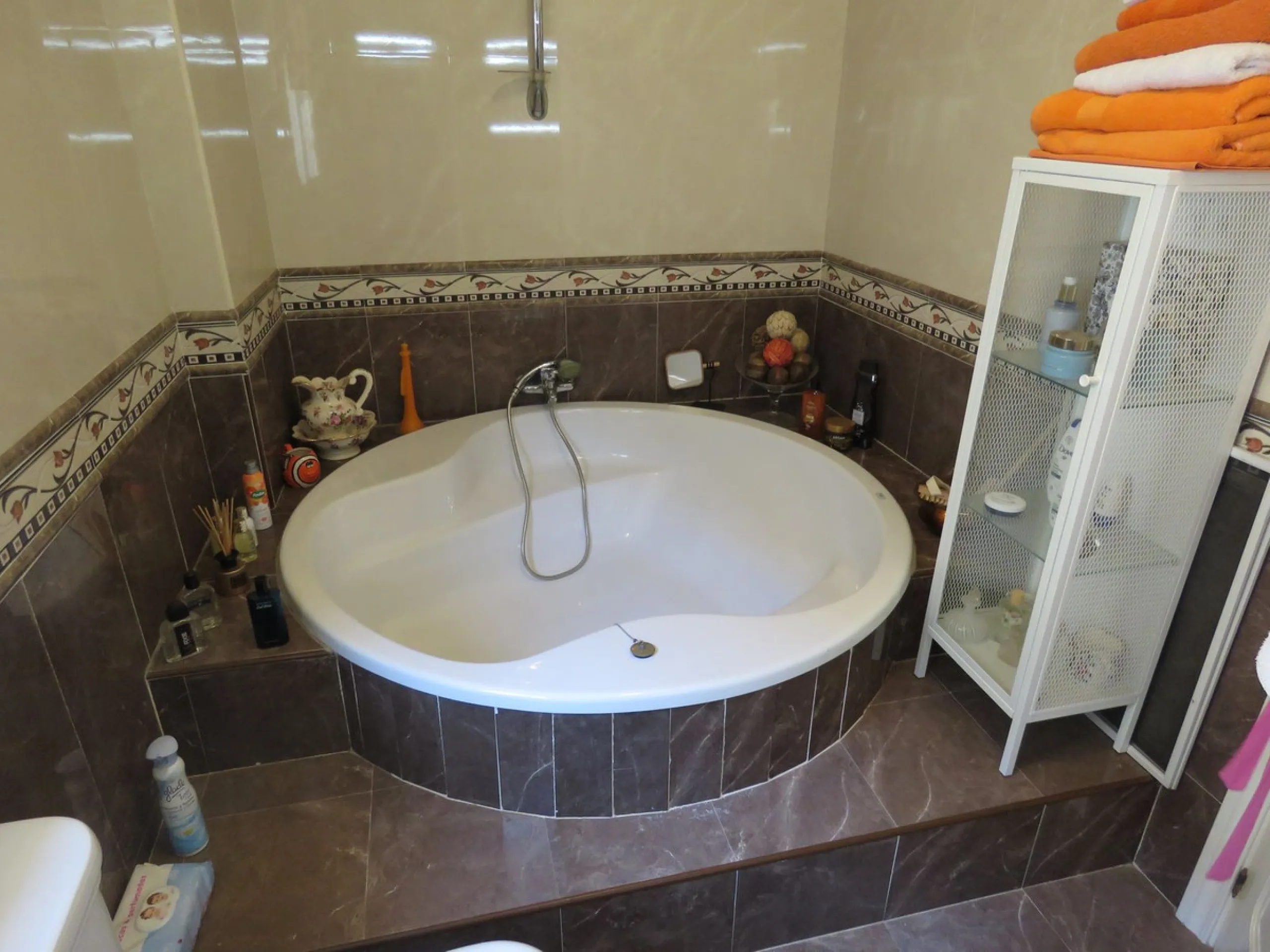 House - Detached Villa в продаже в Alhaurín el Grande, Málaga. В доме 4 спален и 3 ванных комнат. Площадь дома 228 м². Площадь участка 850 м²