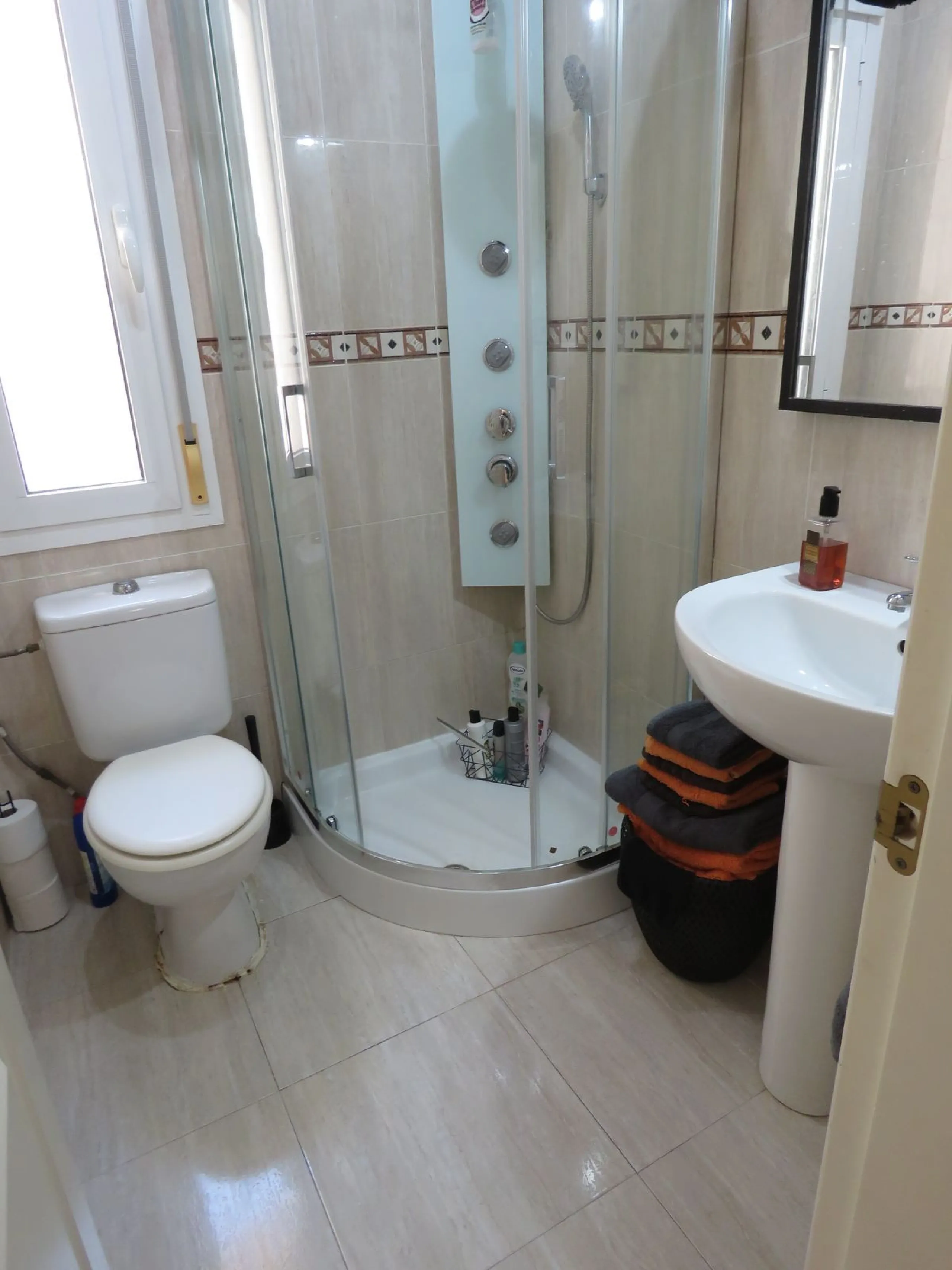 House - Detached Villa в продаже в Alhaurín el Grande, Málaga. В доме 4 спален и 3 ванных комнат. Площадь дома 228 м². Площадь участка 850 м²