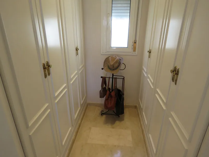 House - Detached Villa в продаже в Alhaurín el Grande, Málaga. В доме 4 спален и 3 ванных комнат. Площадь дома 228 м². Площадь участка 850 м²