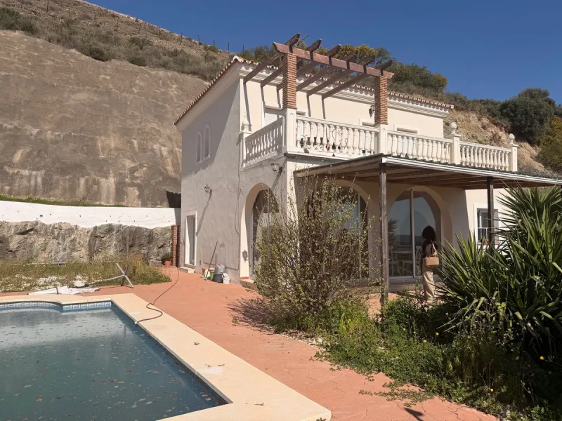 House - Detached Villa в продаже в Alhaurín el Grande, Málaga. В доме 4 спален и 3 ванных комнат. Площадь дома 228 м². Площадь участка 850 м²