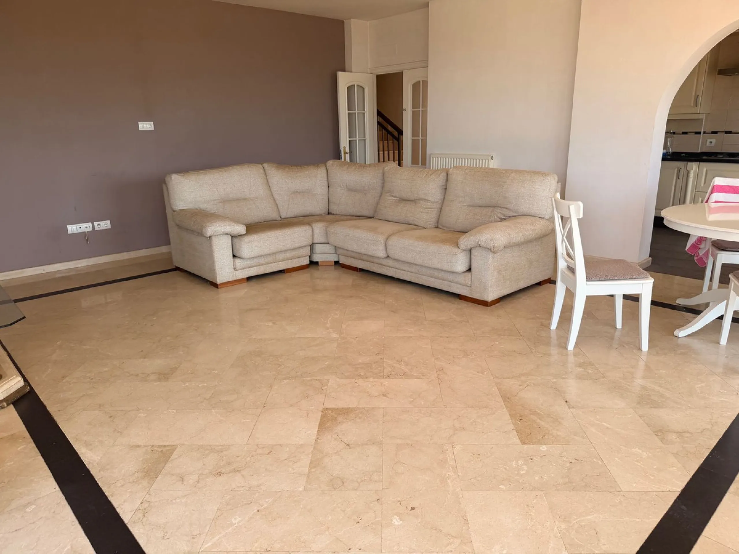 House - Detached Villa в продаже в Alhaurín el Grande, Málaga. В доме 4 спален и 3 ванных комнат. Площадь дома 228 м². Площадь участка 850 м²